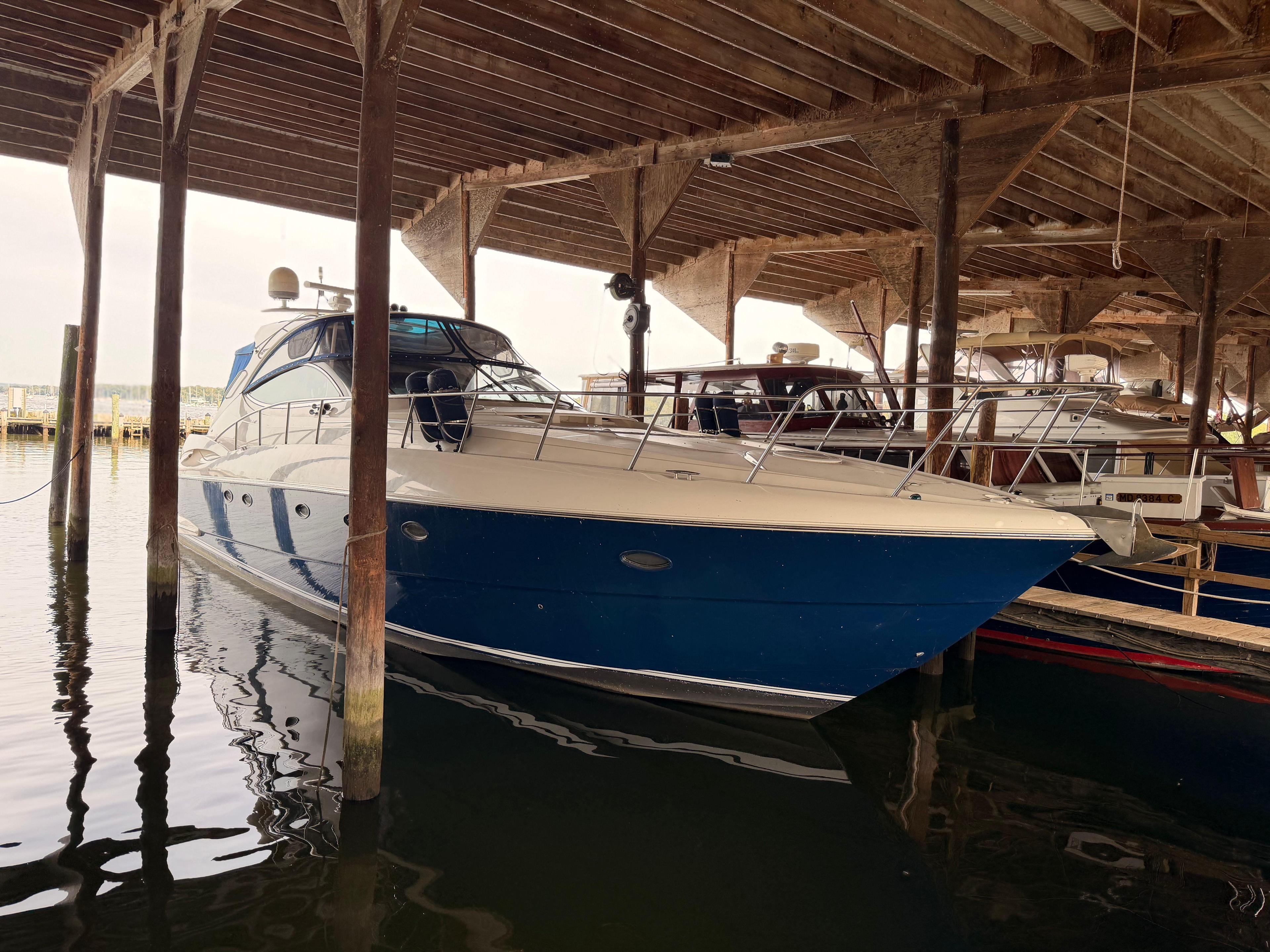Cruisers Yachts 560 Express