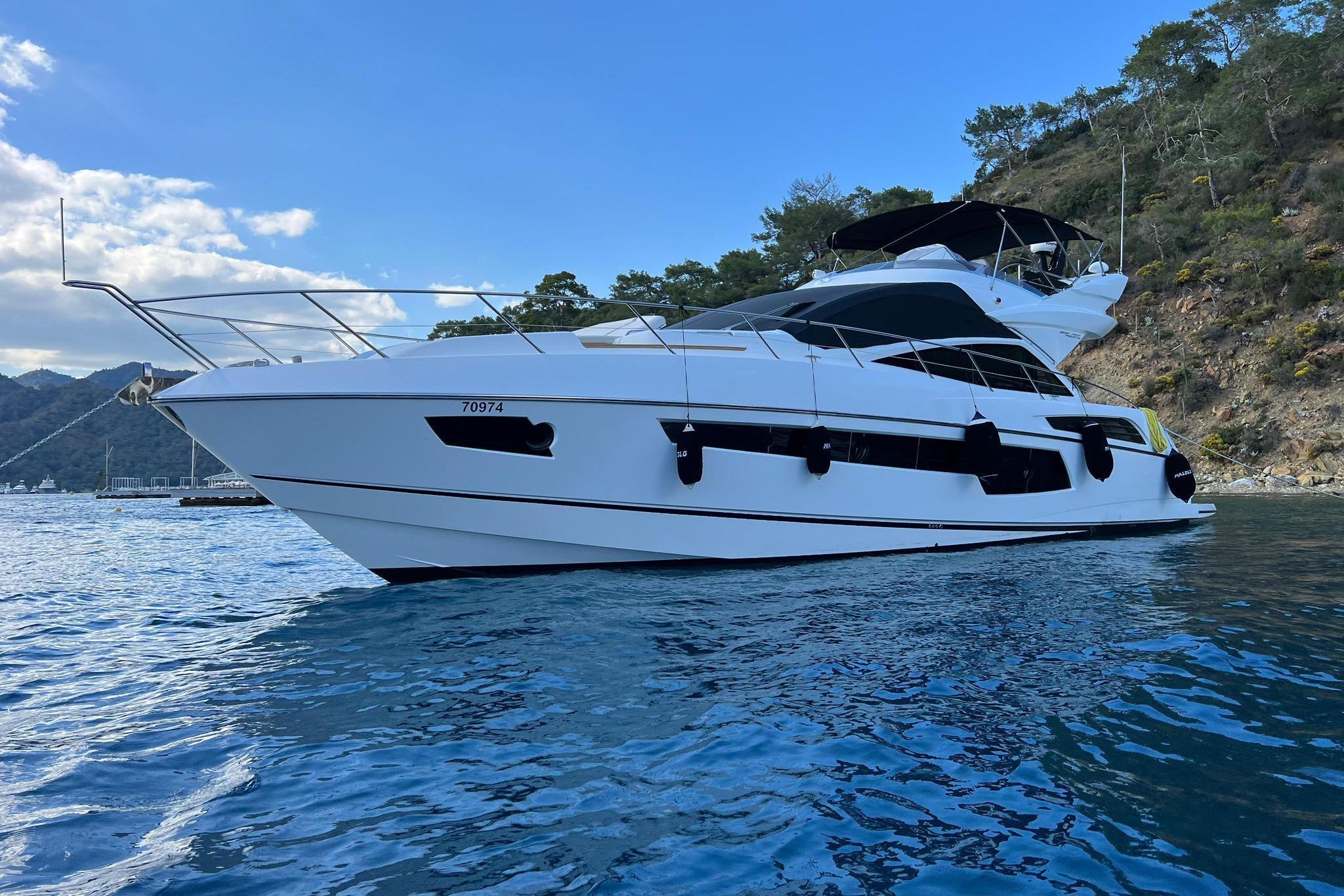 Sunseeker Sport Yacht 68