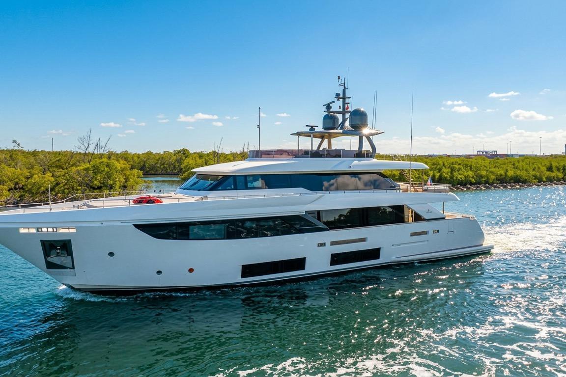 Custom Line Navetta 33