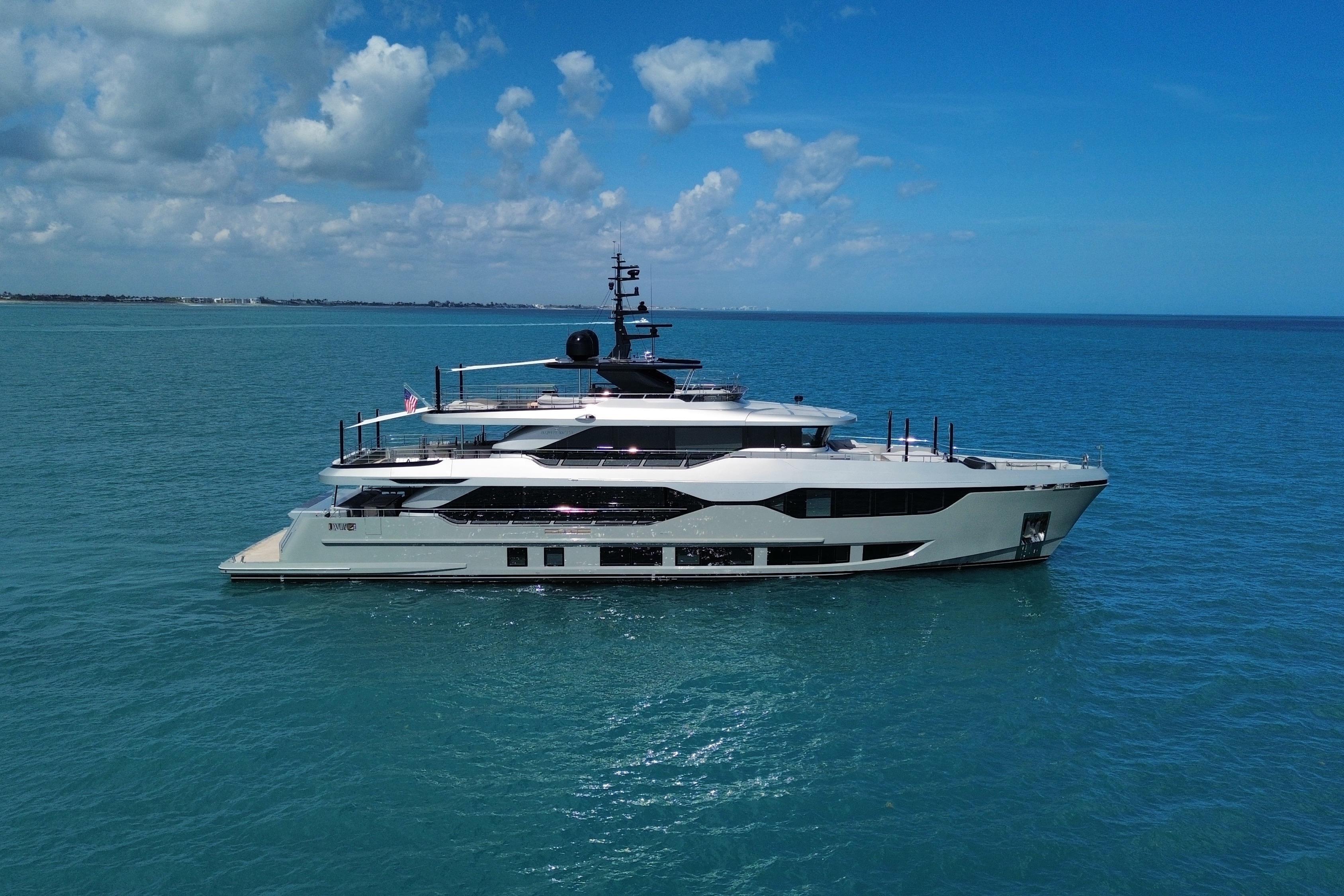 Majesty Yachts 120