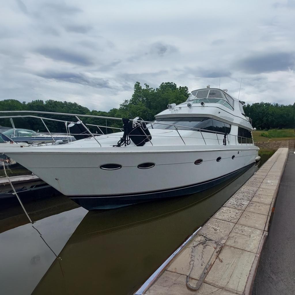 Carver 570 Voyager Pilothouse