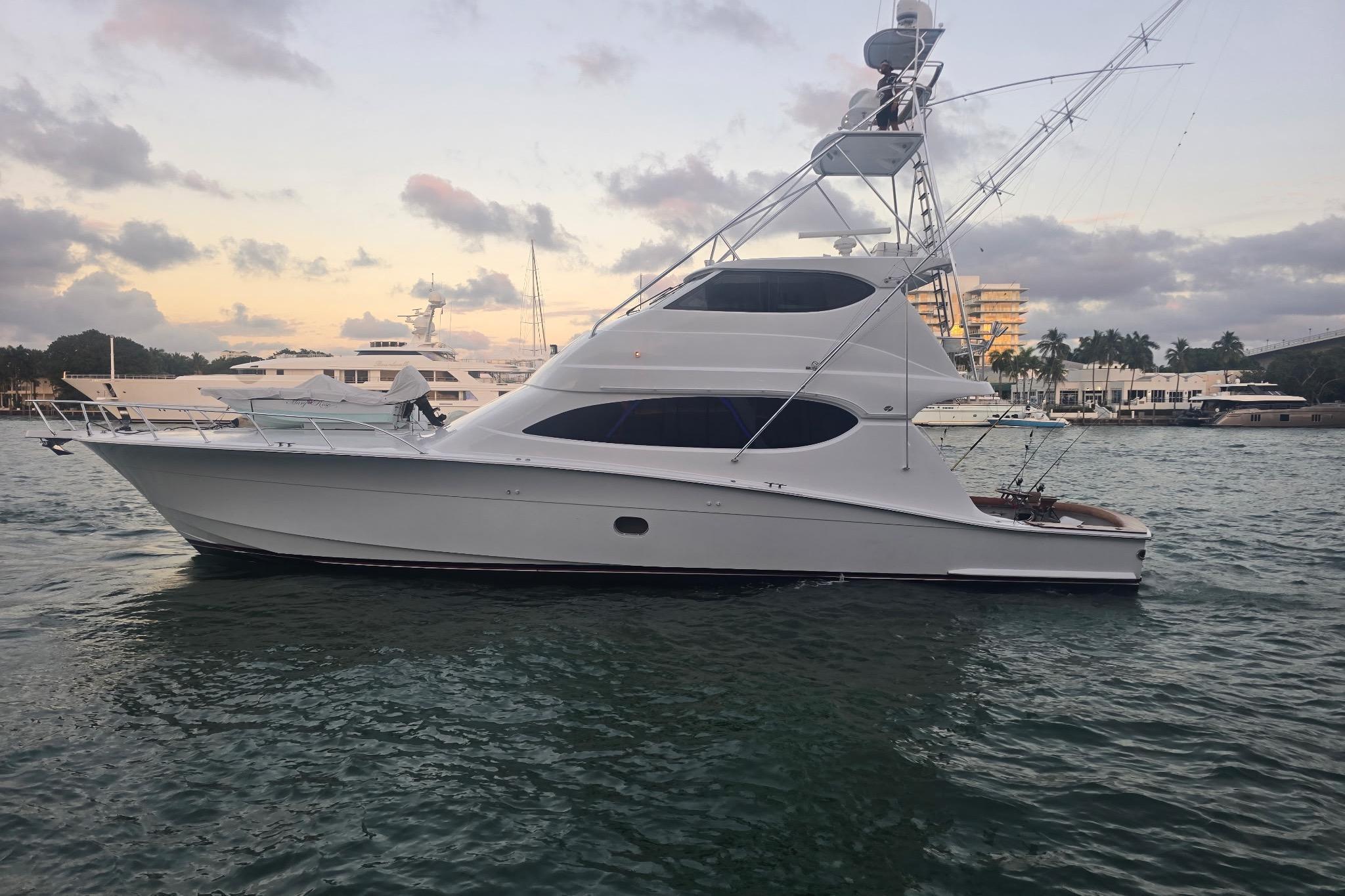 Hatteras 68 Convertible
