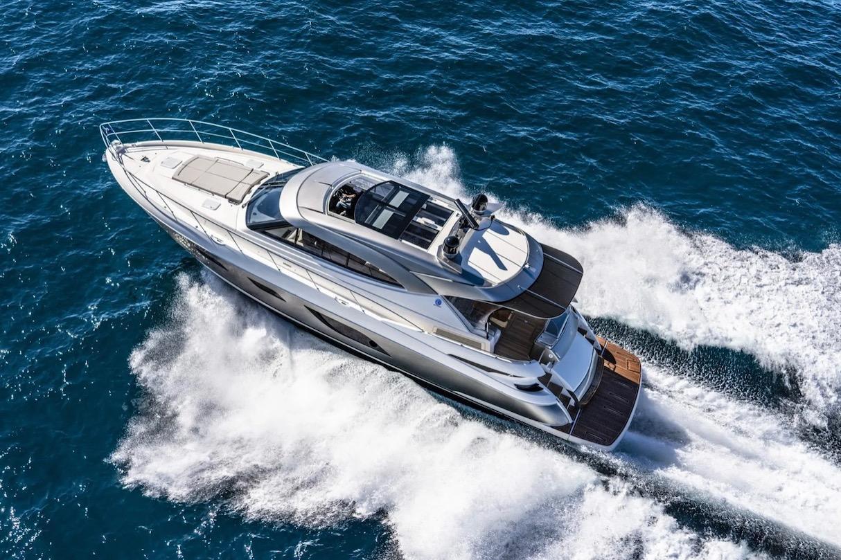 Riviera 6000 Sport Yacht