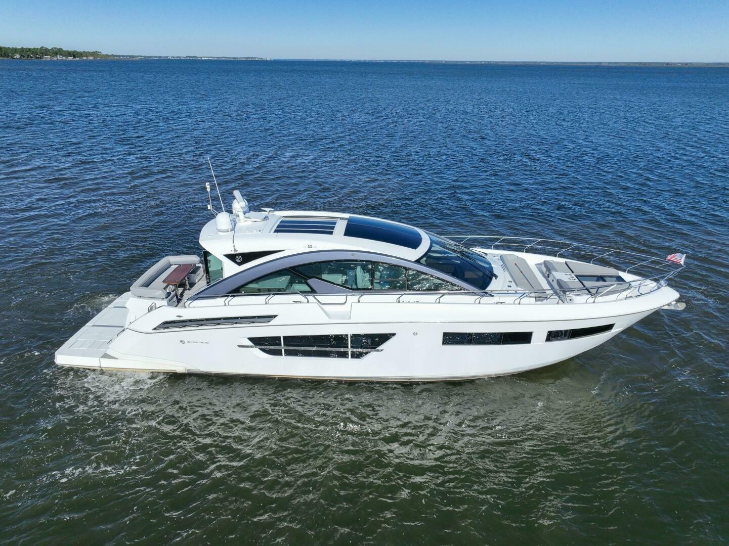Cruisers Yachts 60 Cantius
