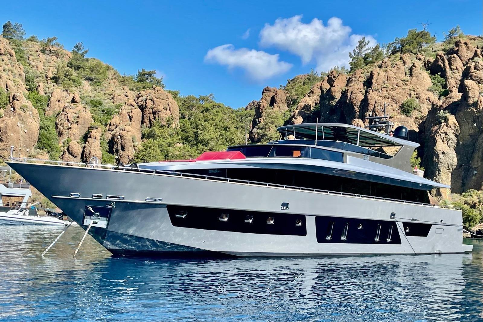 Custom 34m Fast Yacht / 112 HT for sale