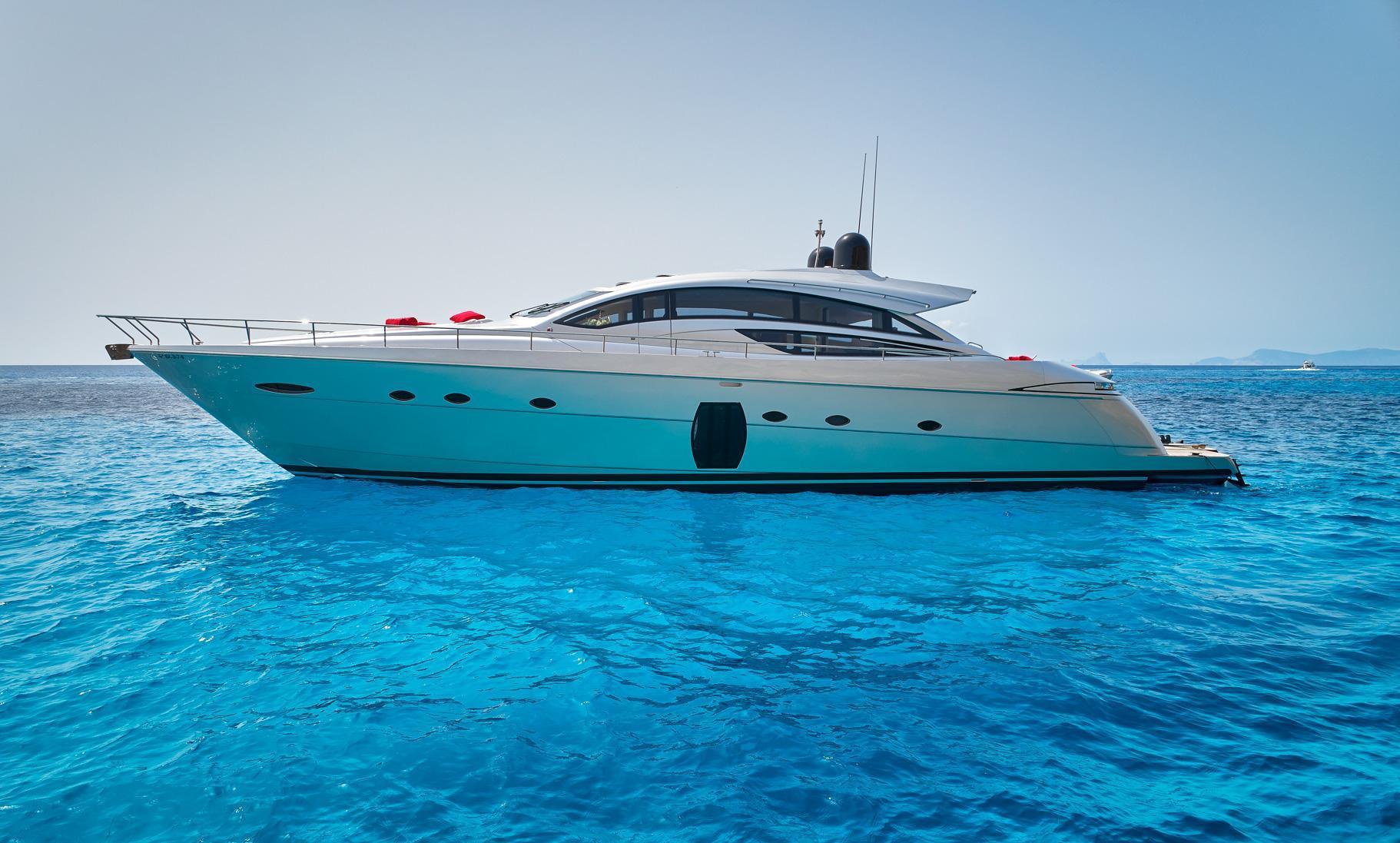 Pershing 72