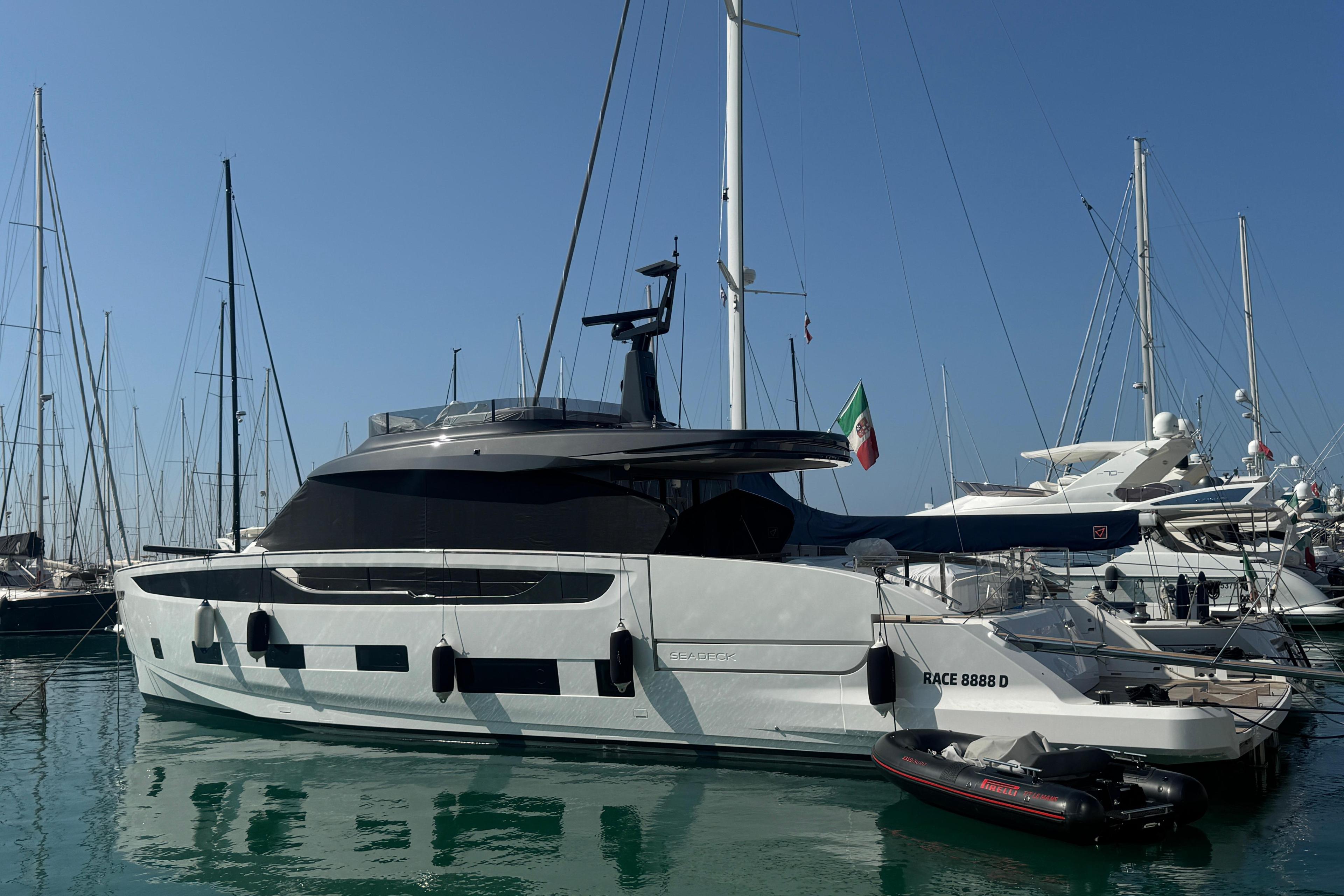 Azimut Seadeck 7 for sale