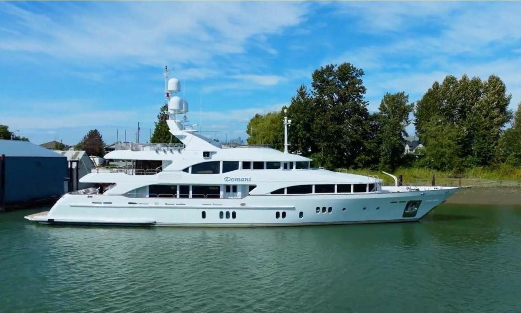 Benetti Vision 145