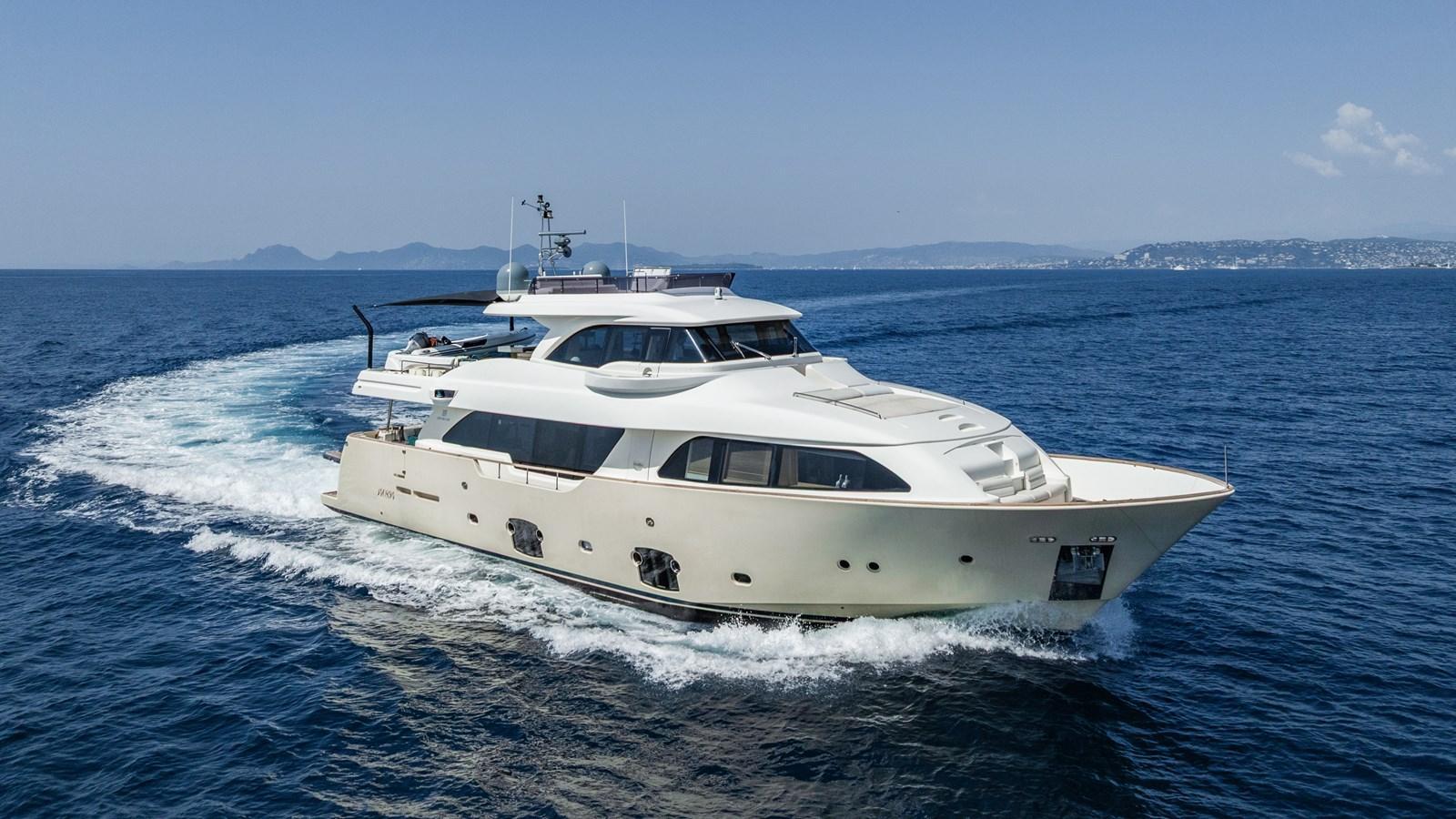 Ferretti Custom Line Navetta 26