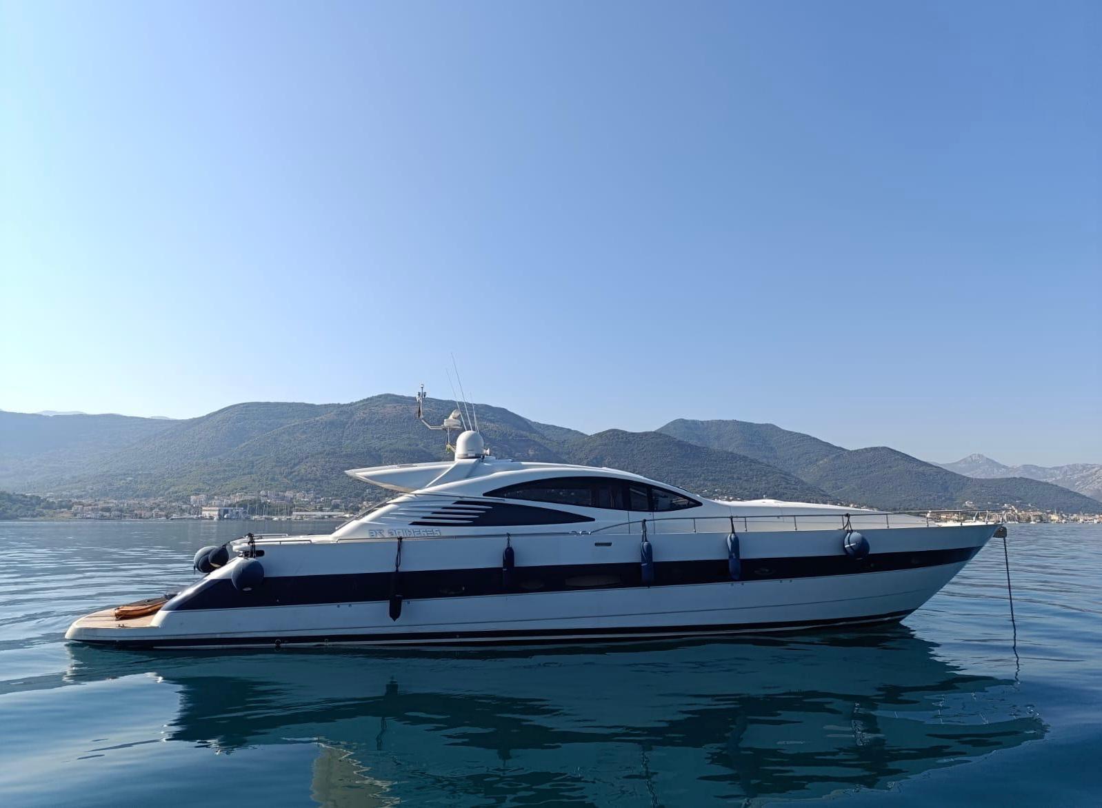 Pershing 76