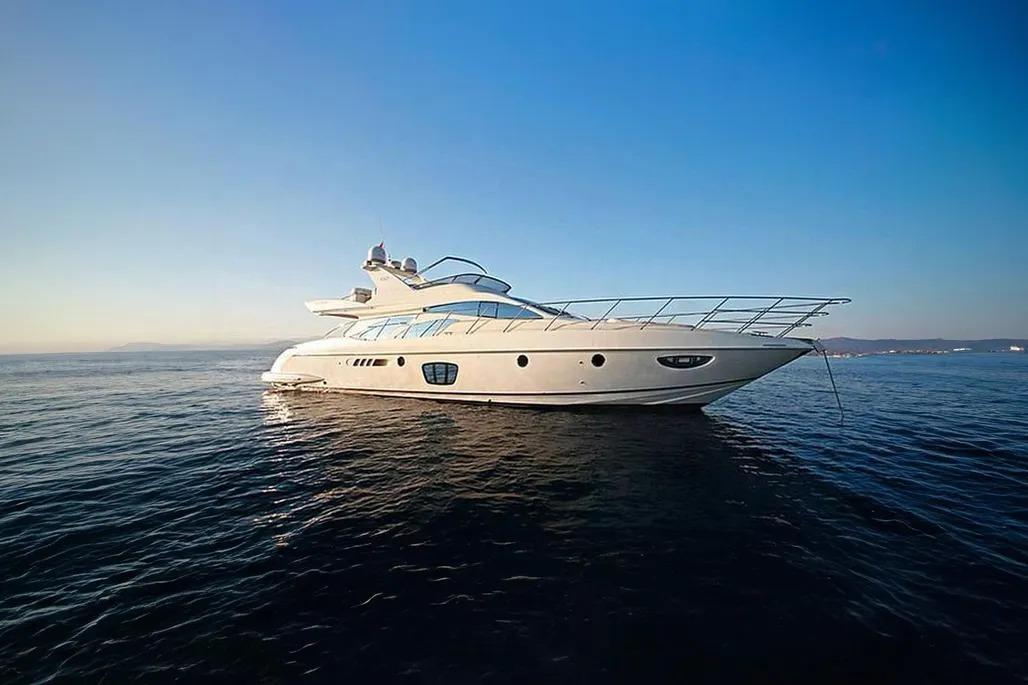 Azimut 62E