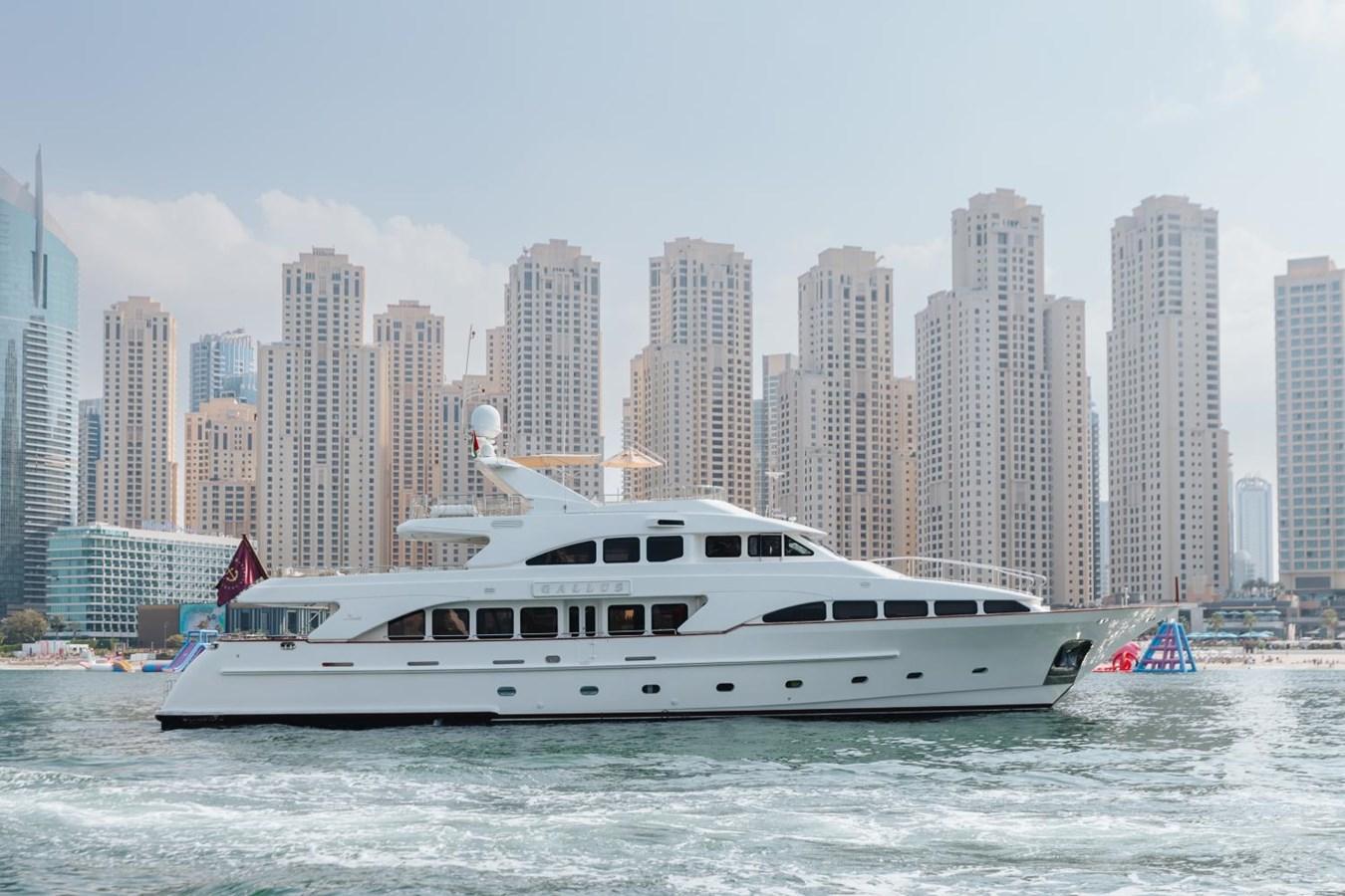 Benetti 115