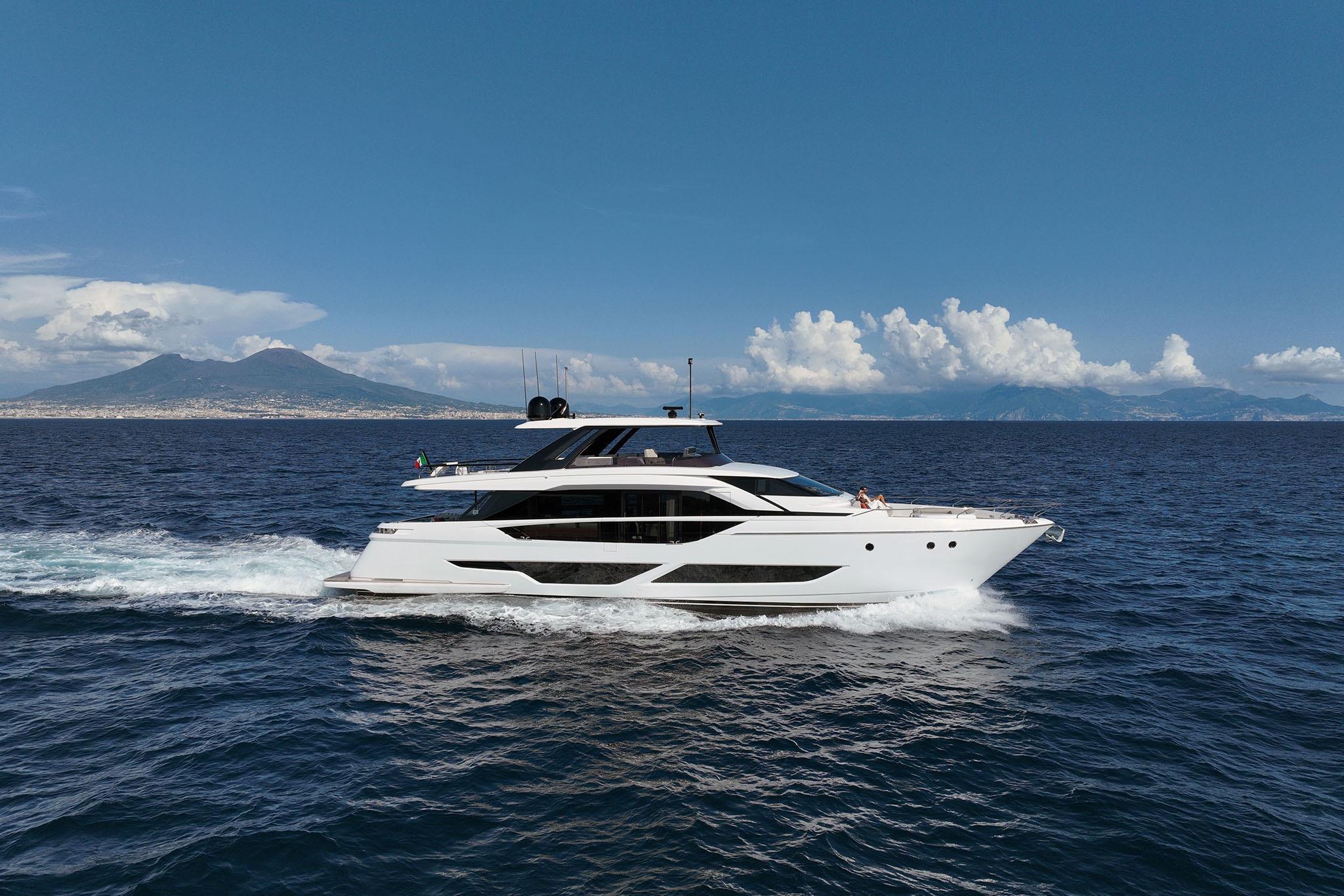 Ferretti 860