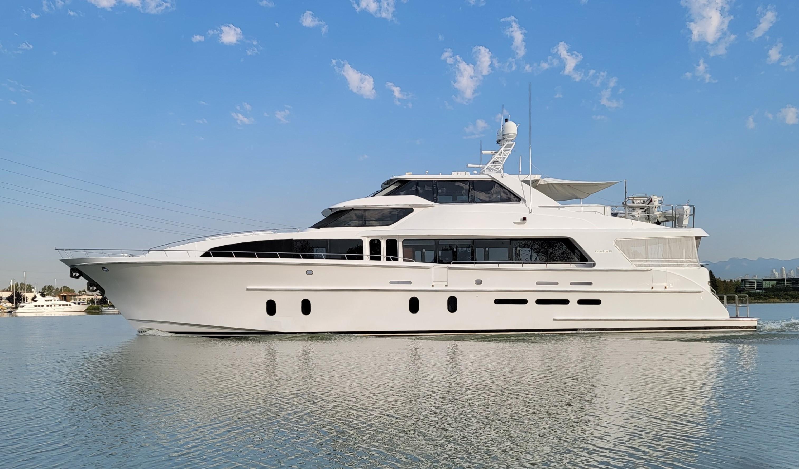 Cheoy Lee Motor Yacht Bravo Series