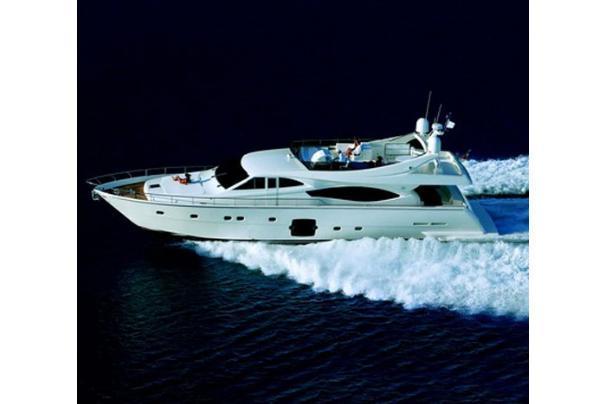 Ferretti 761
