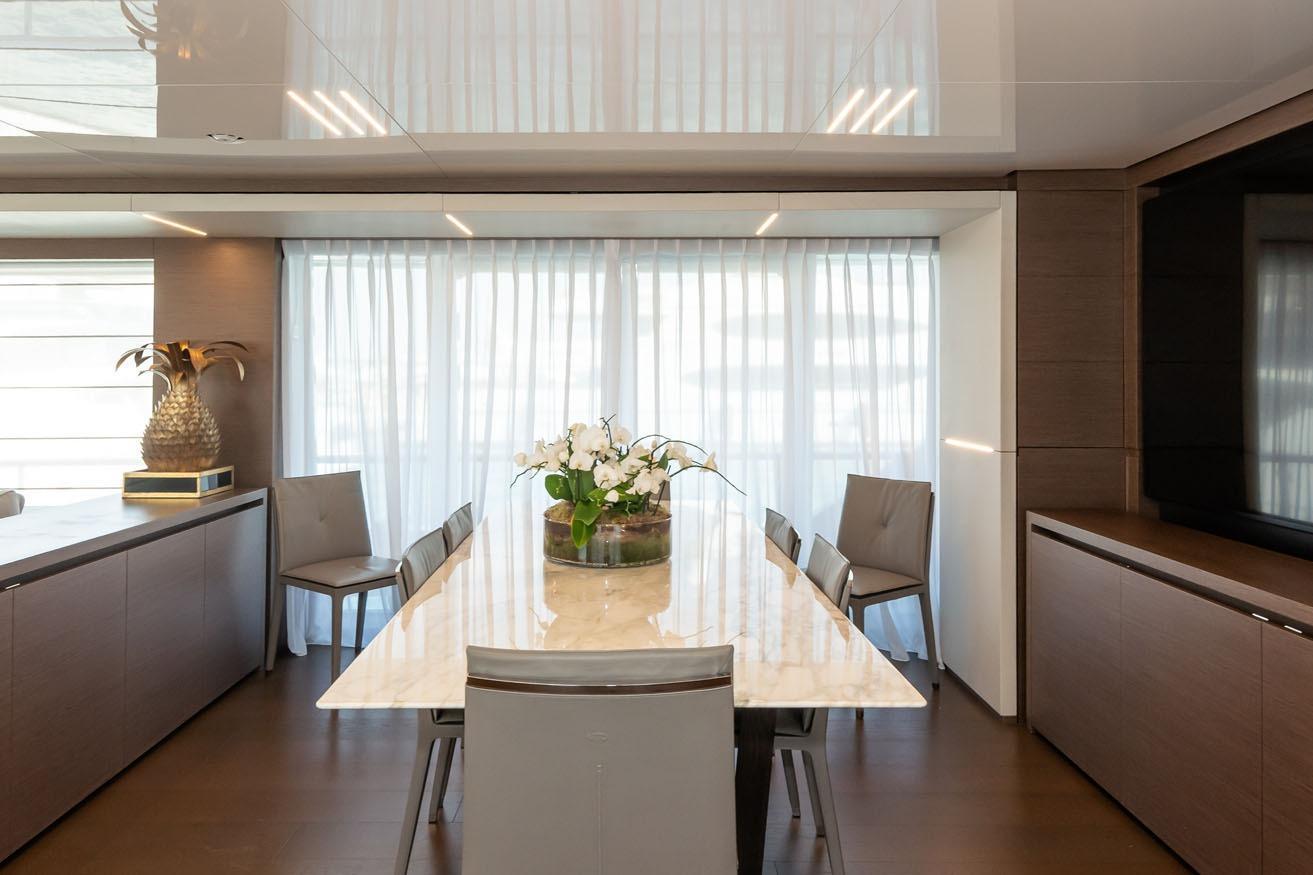 Ferretti Navetta 37