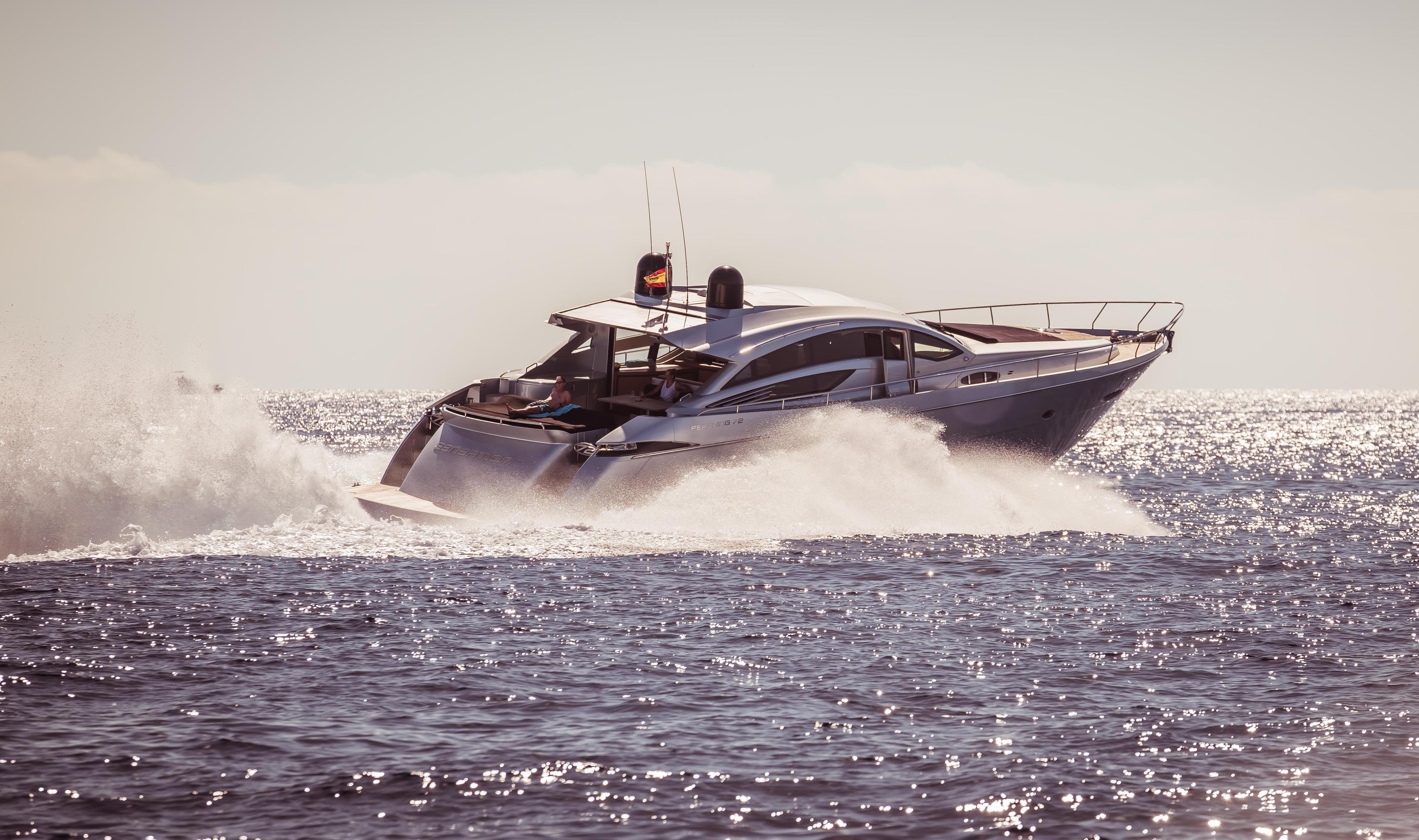 Pershing 72