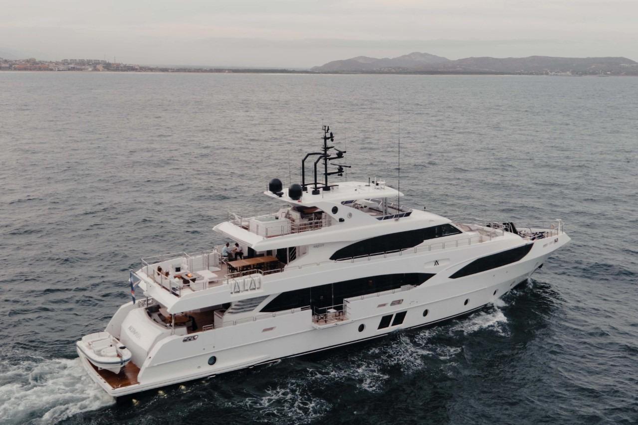 Majesty Yachts 125