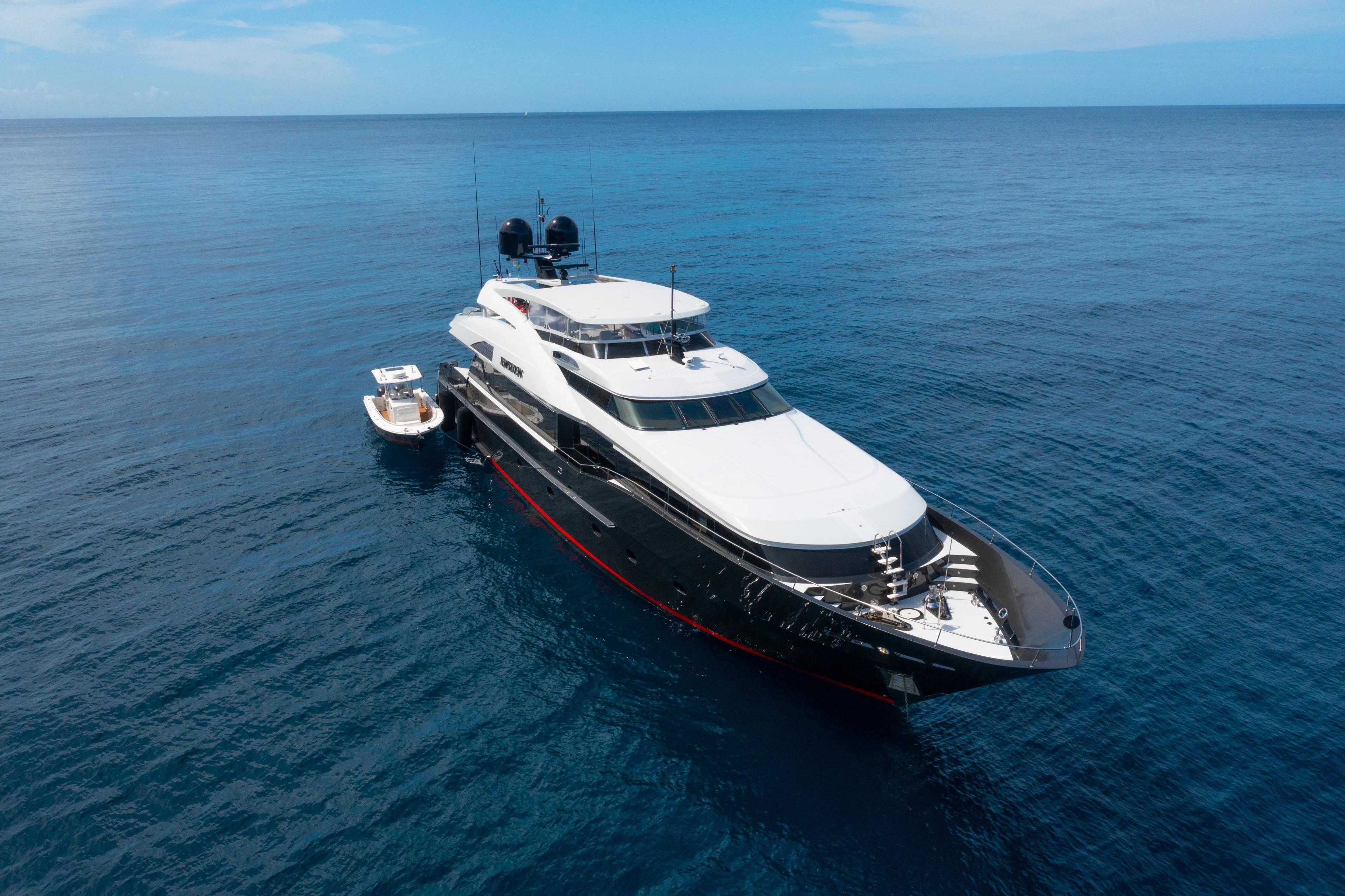 Palmer Johnson Raised Pilothouse