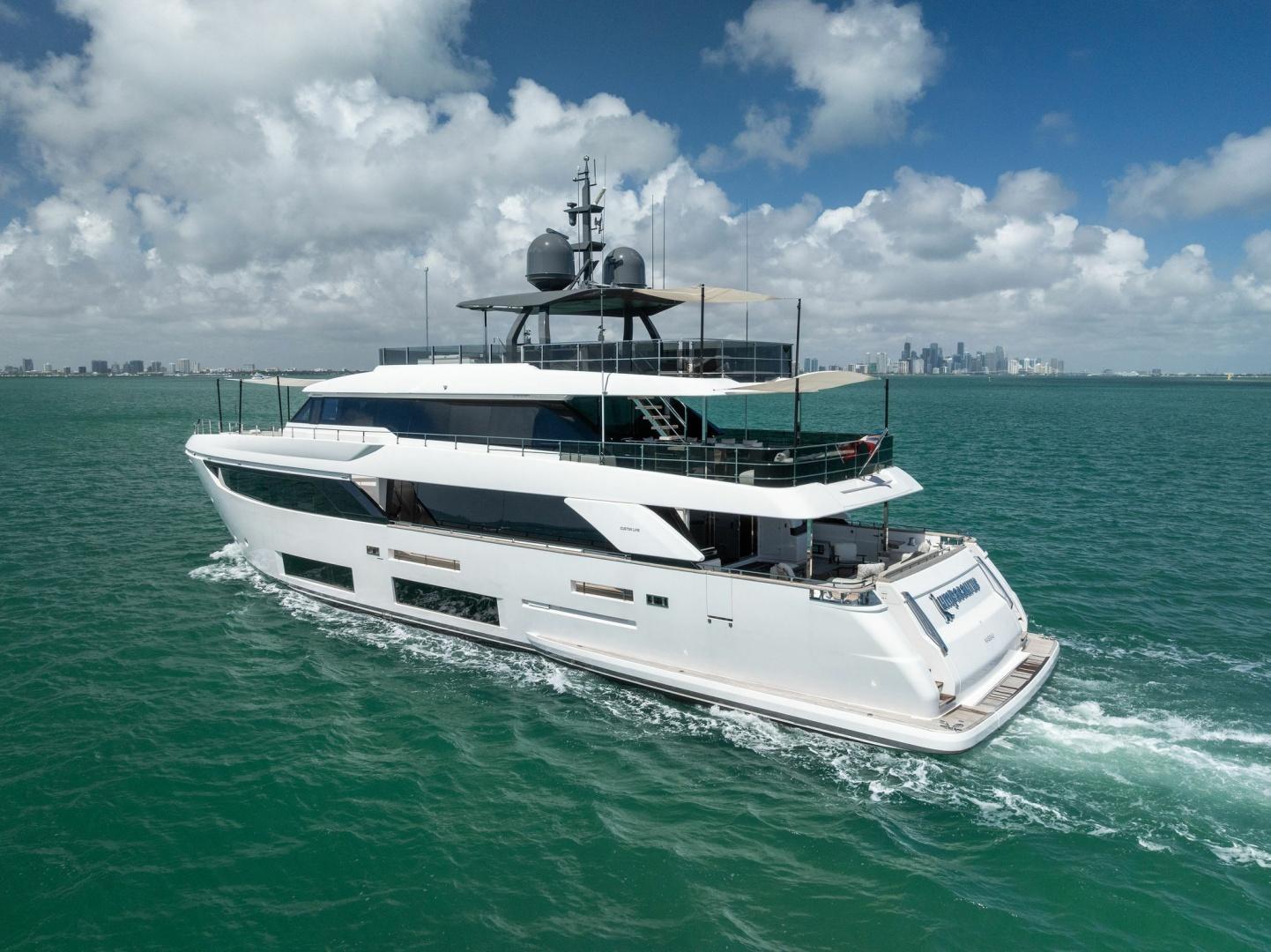 Custom Line 33 Navetta