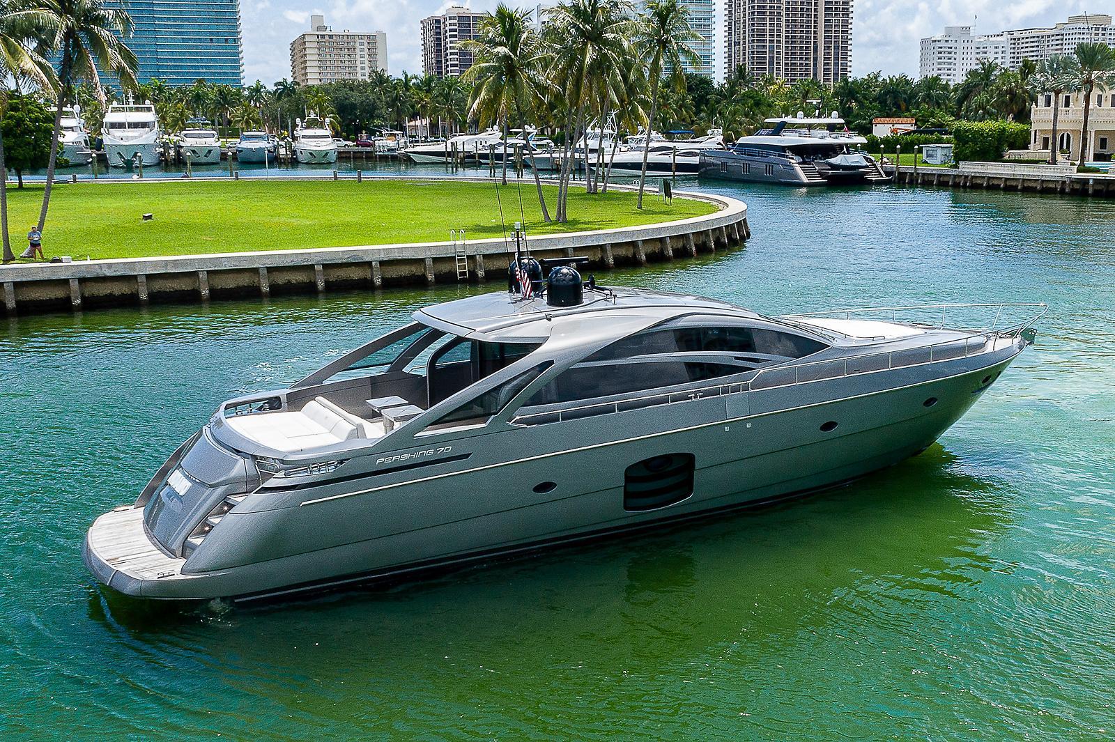 Pershing 70