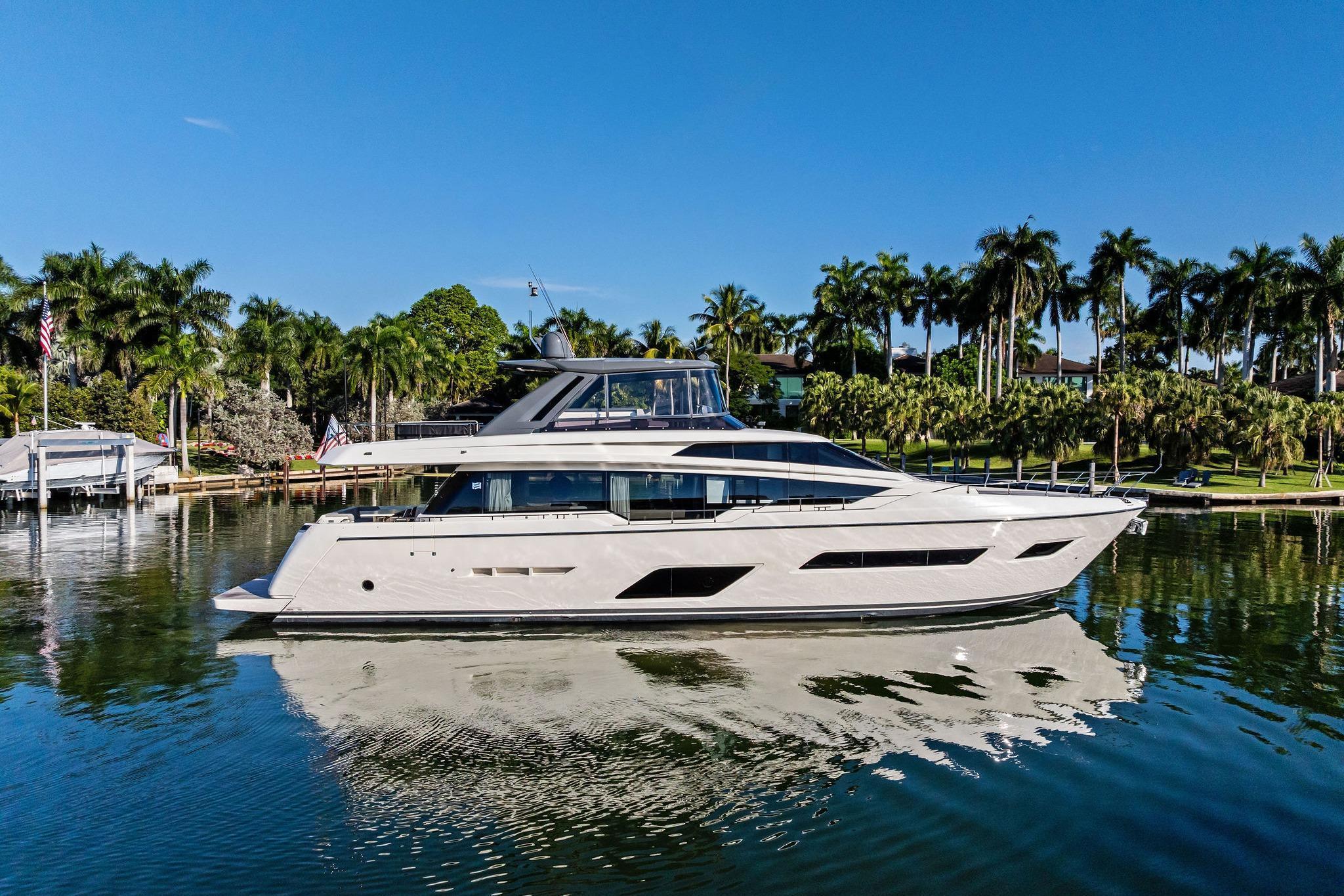 Ferretti 780