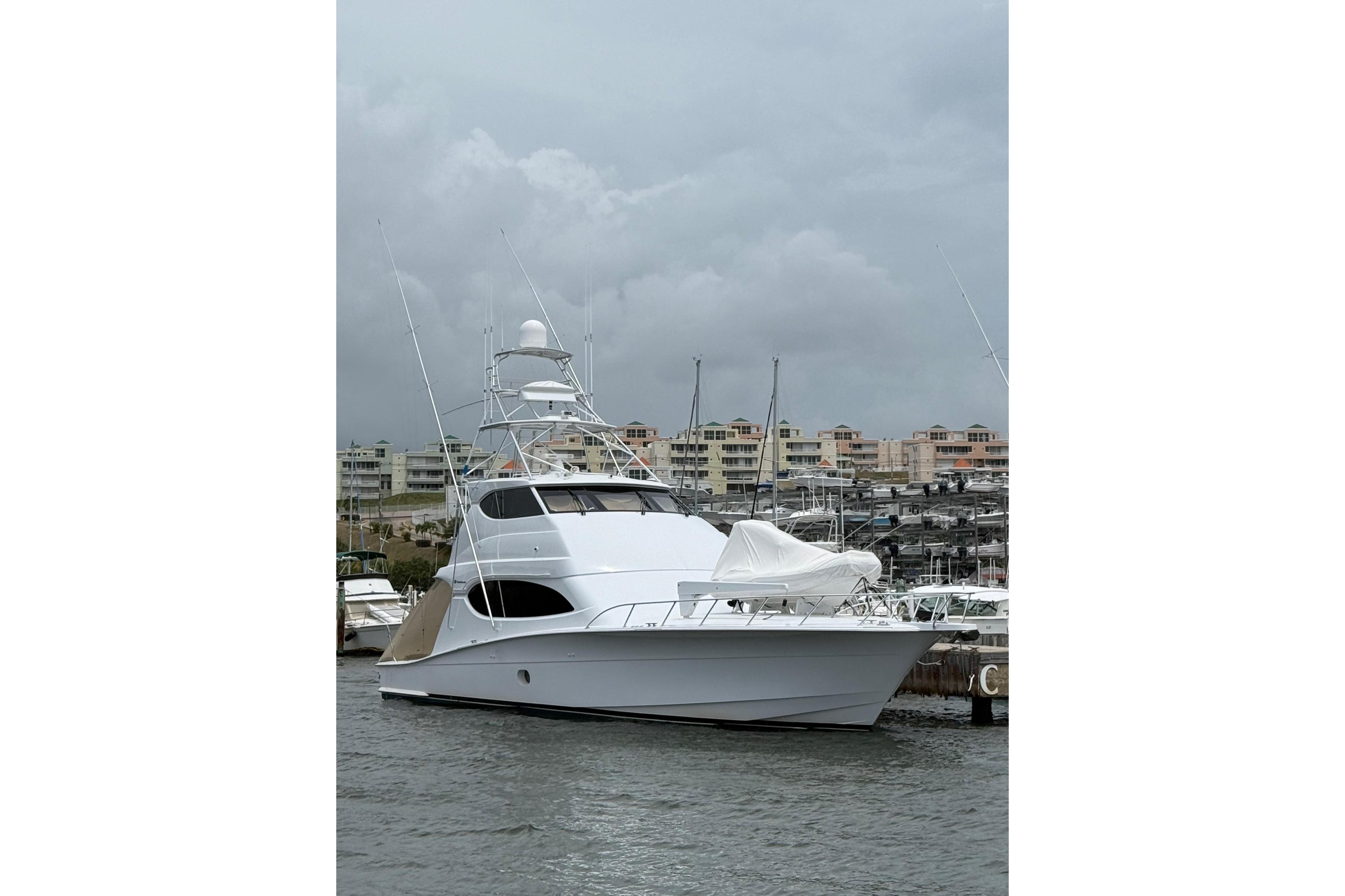Hatteras 68 Convertible