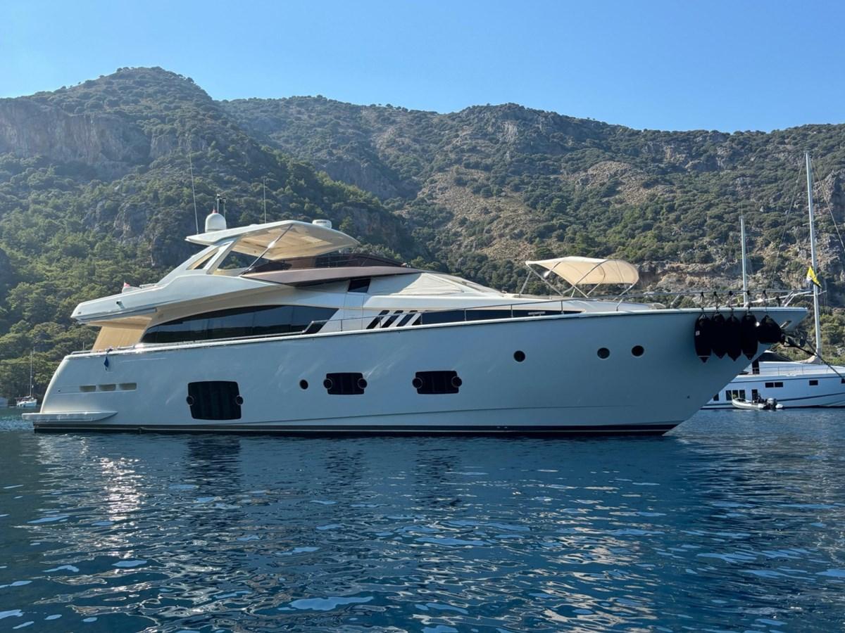 Ferretti 800