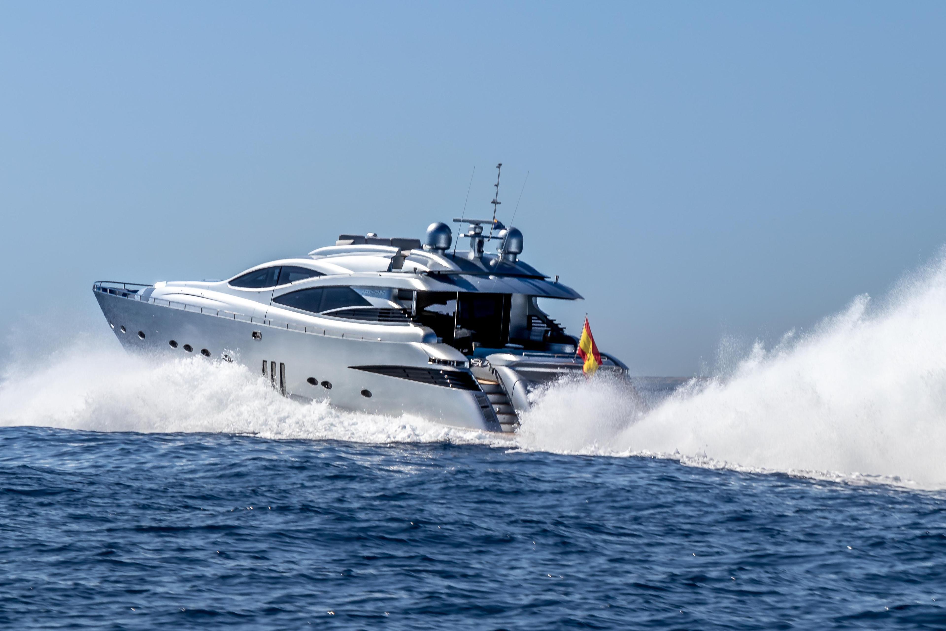 Pershing 90