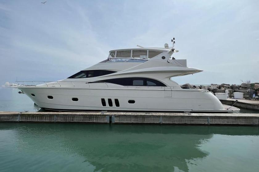 Marquis 65 Skylounge