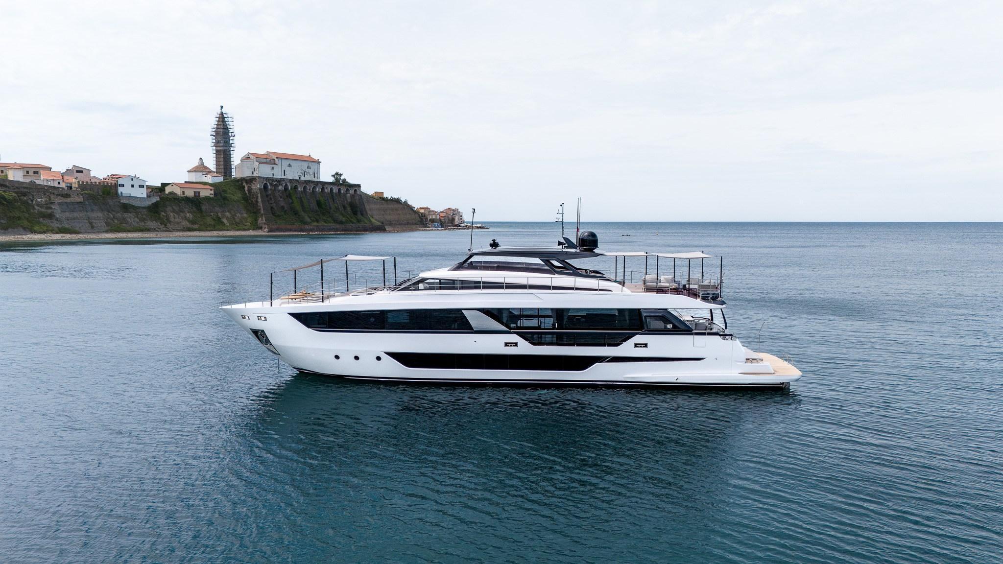 Ferretti 1000