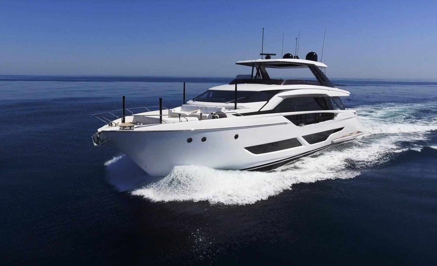 Ferretti 860