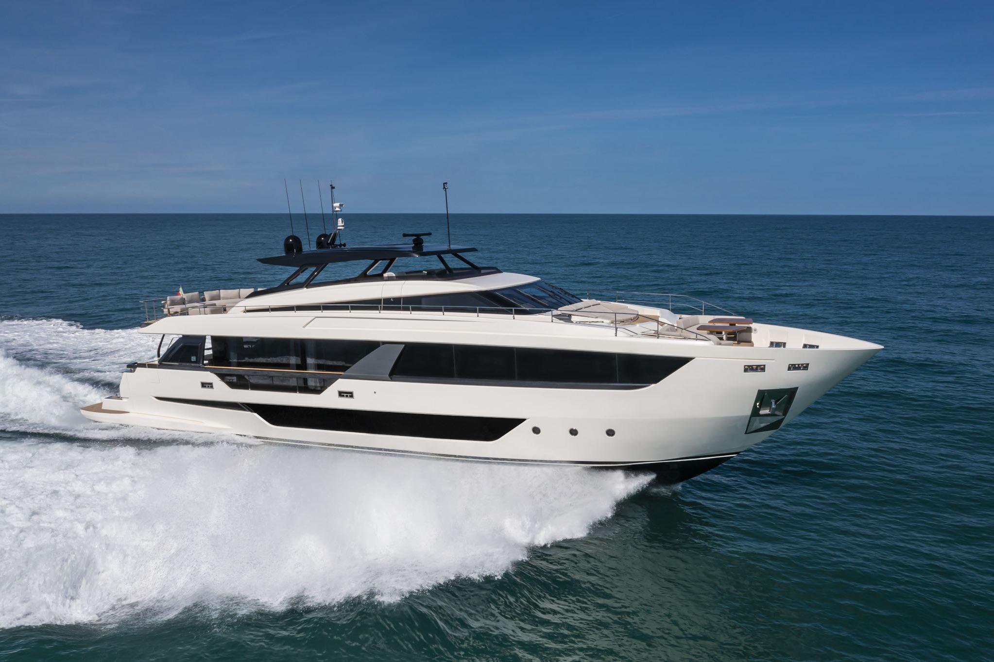 Ferretti 1000