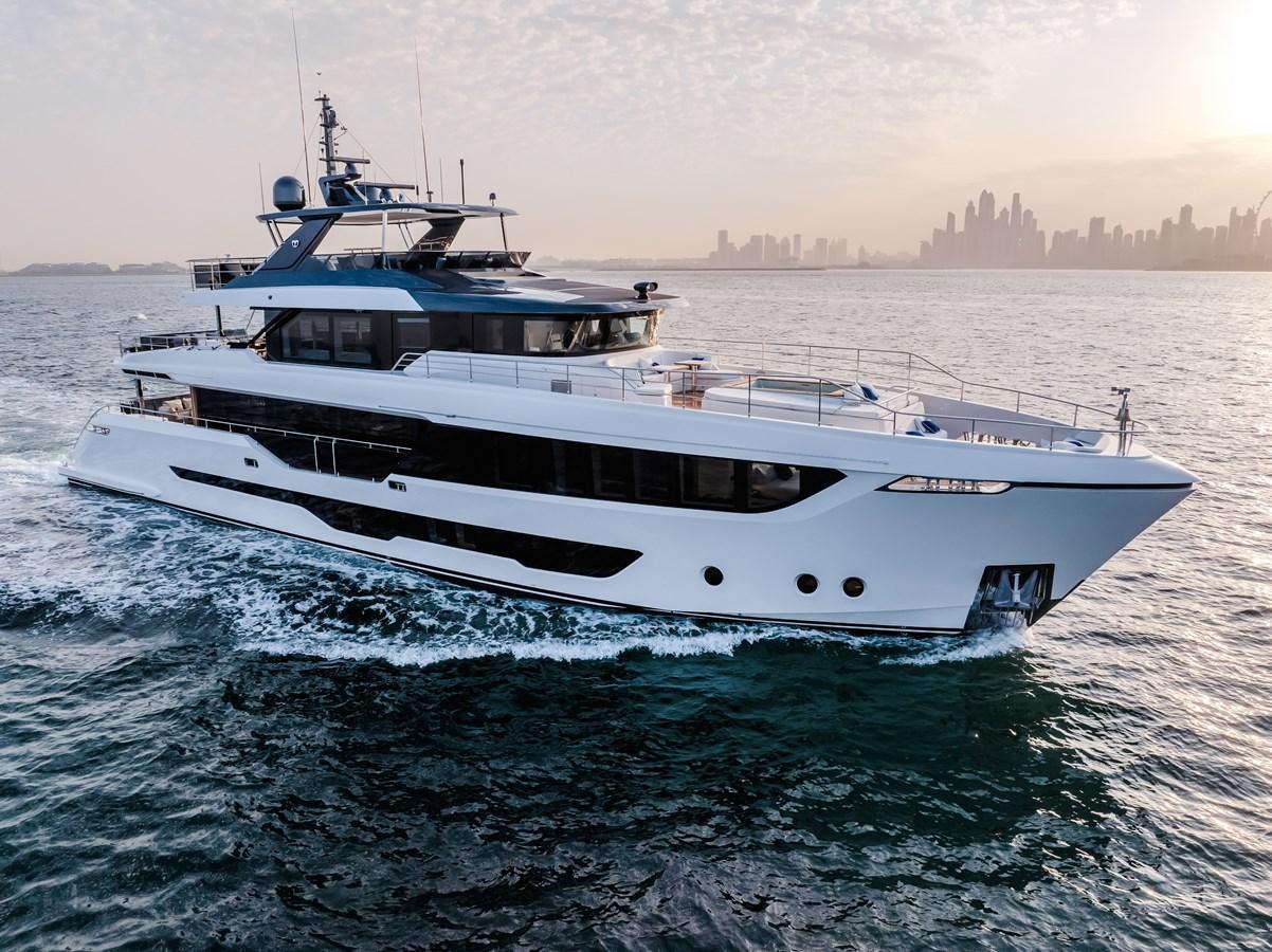 Majesty Yachts Tri-Deck