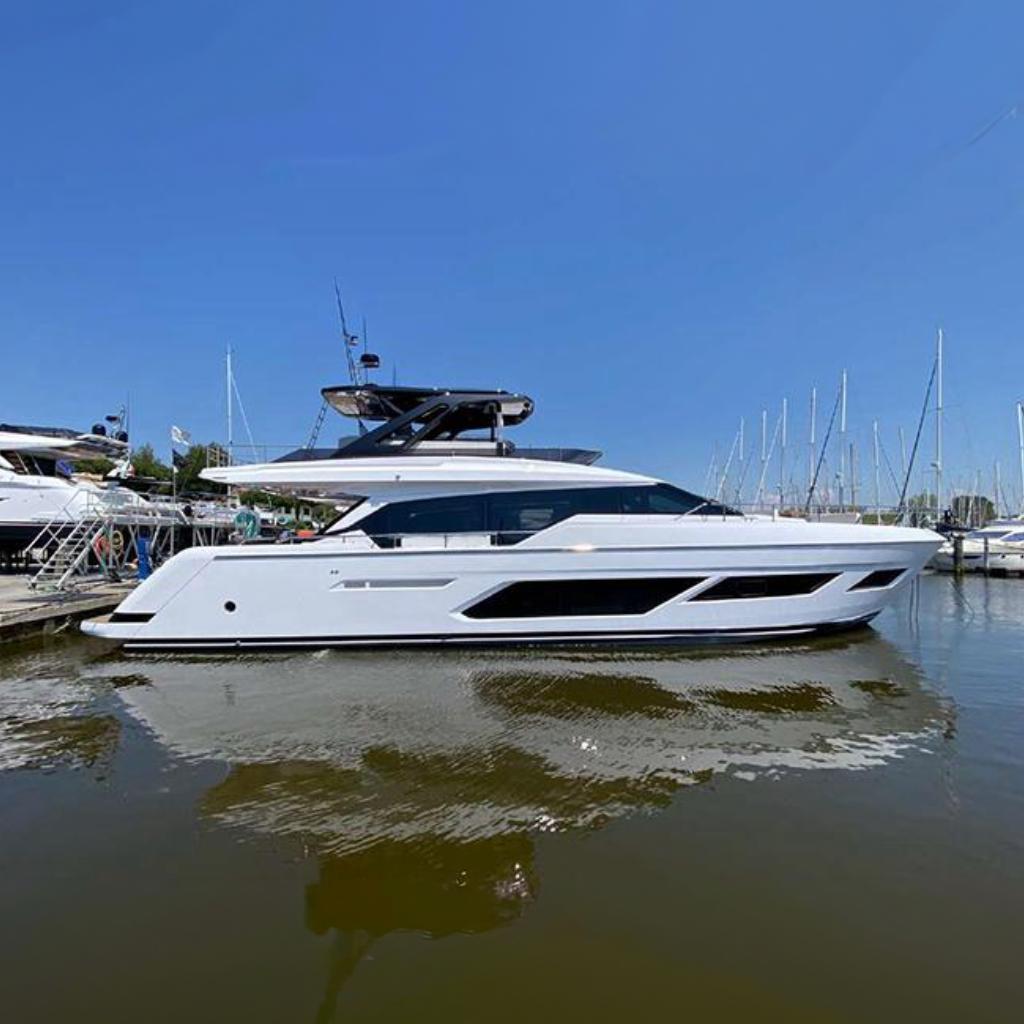 Ferretti 720