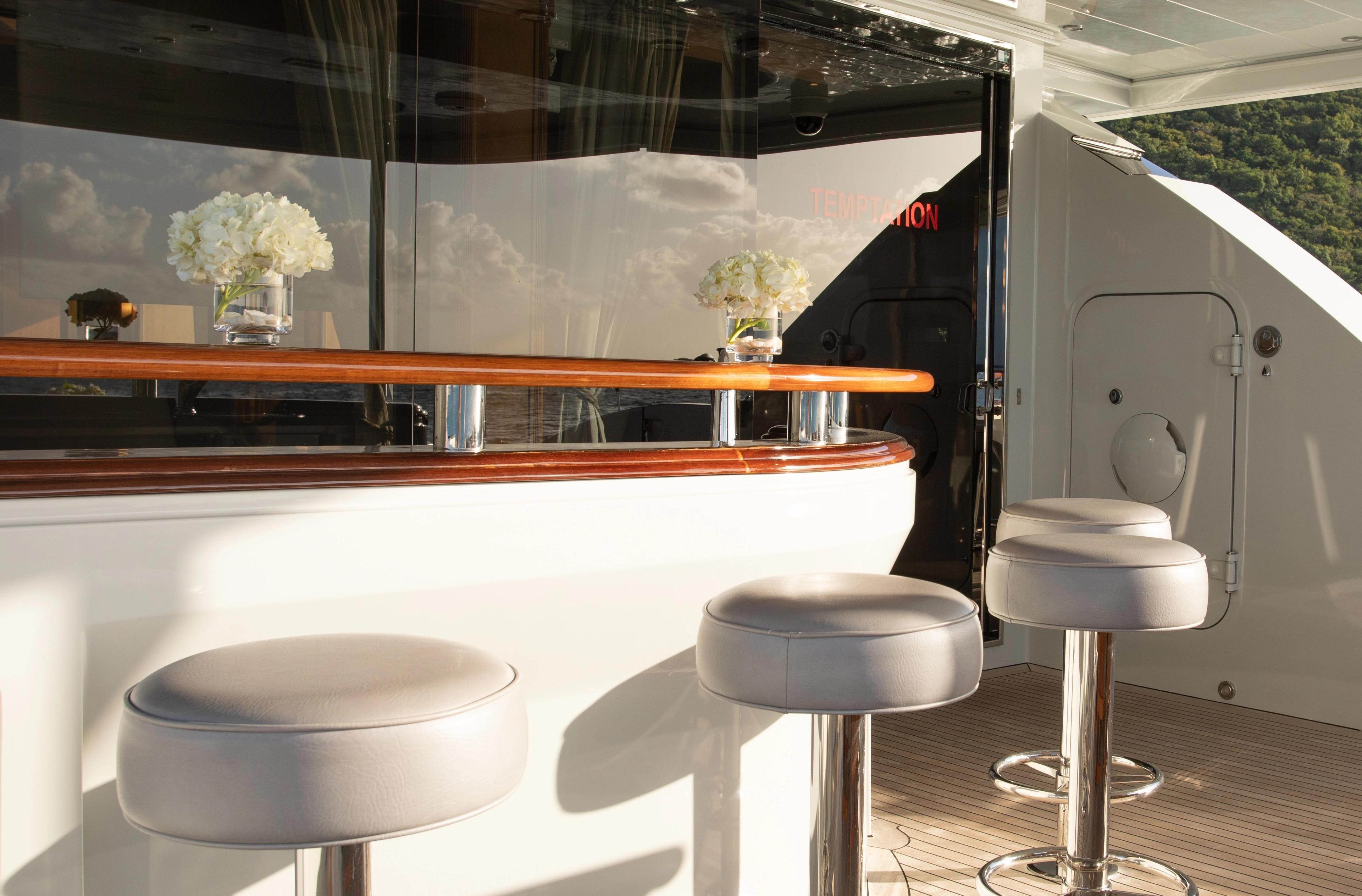 Palmer Johnson Raised Pilothouse