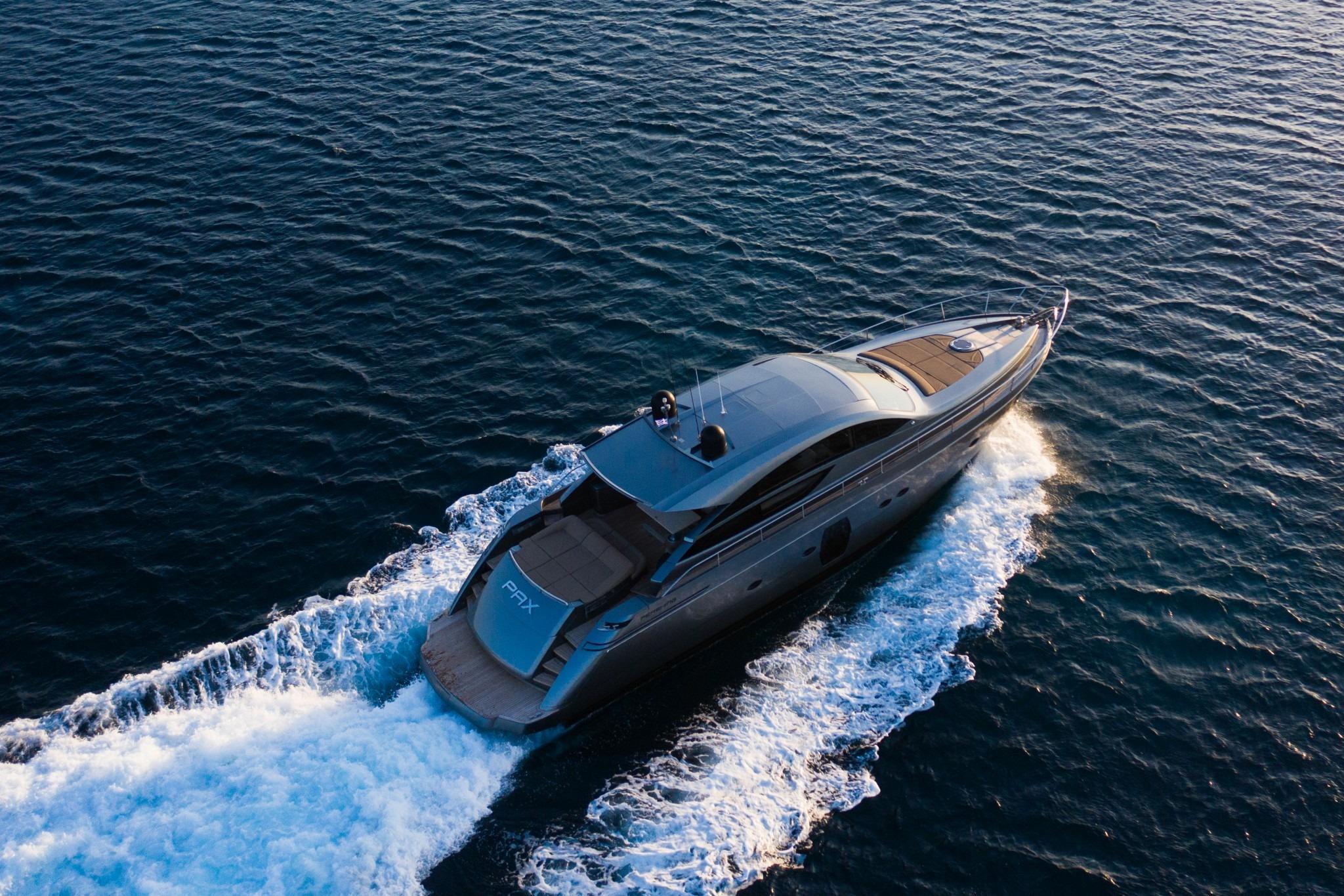 Pershing 64