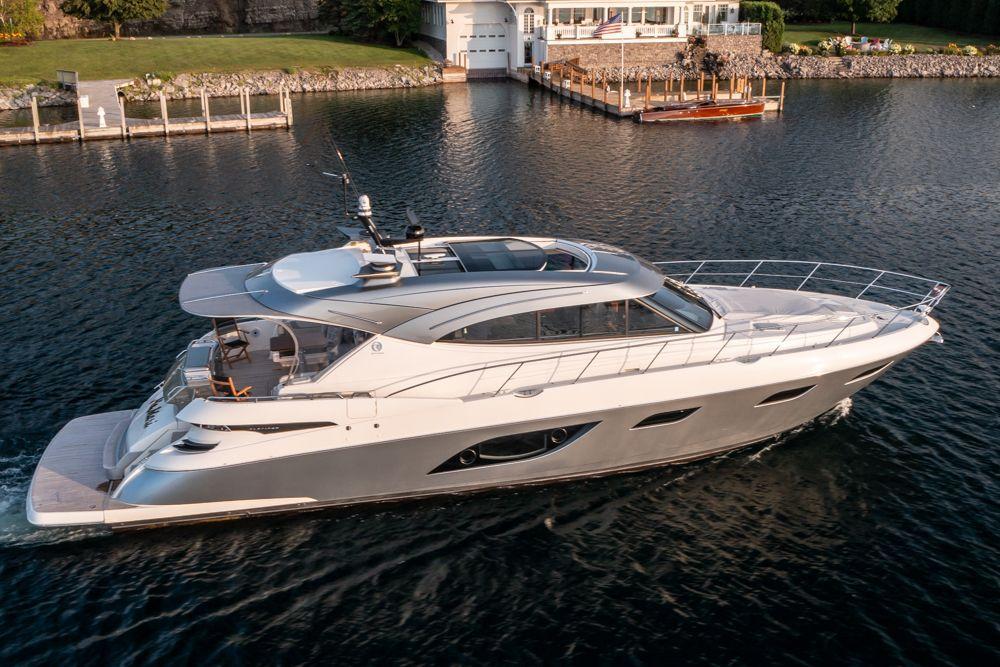 Riviera 6000 Sport Yacht