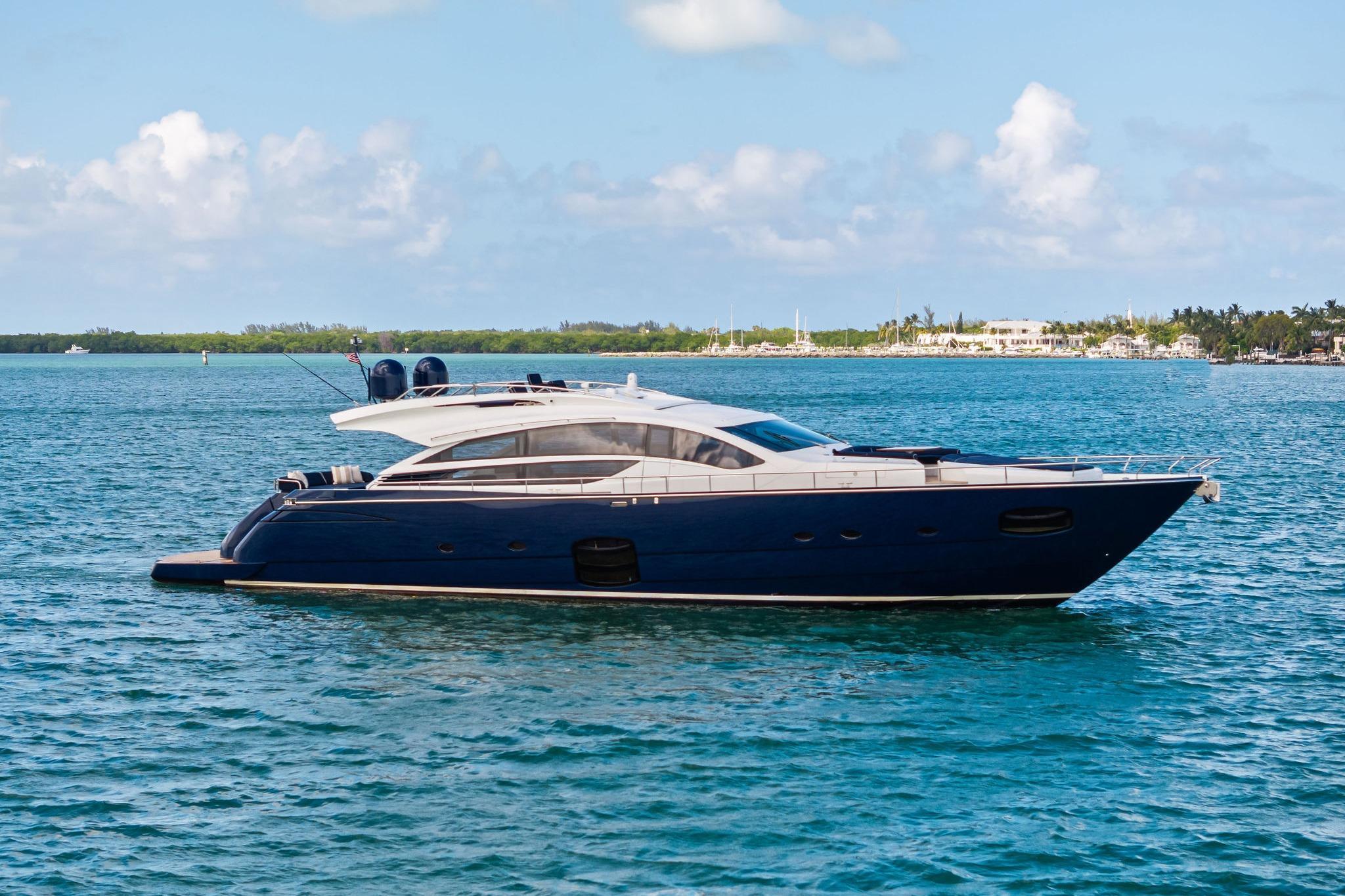 Pershing 82