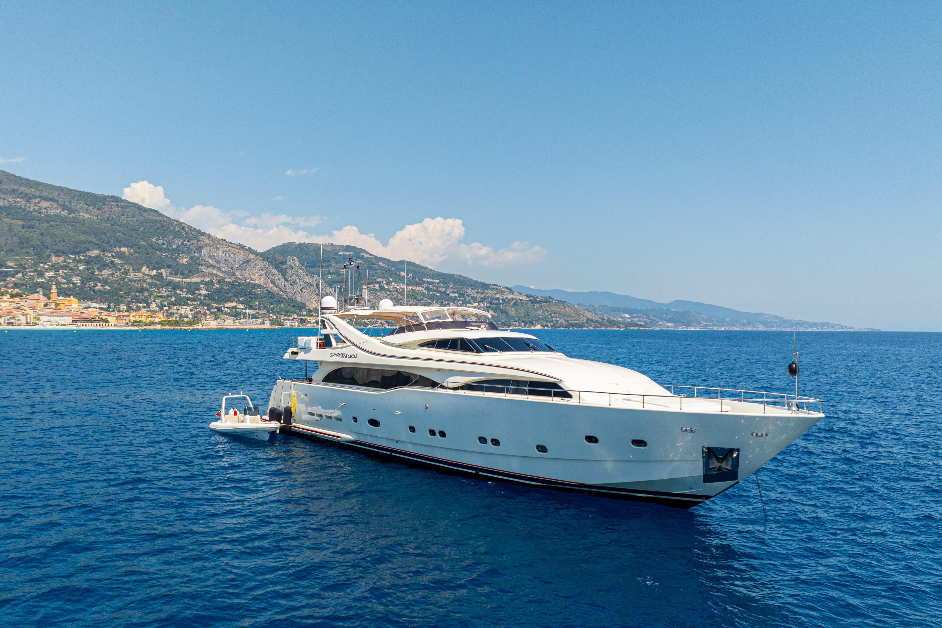 Ferretti Custom Line 112