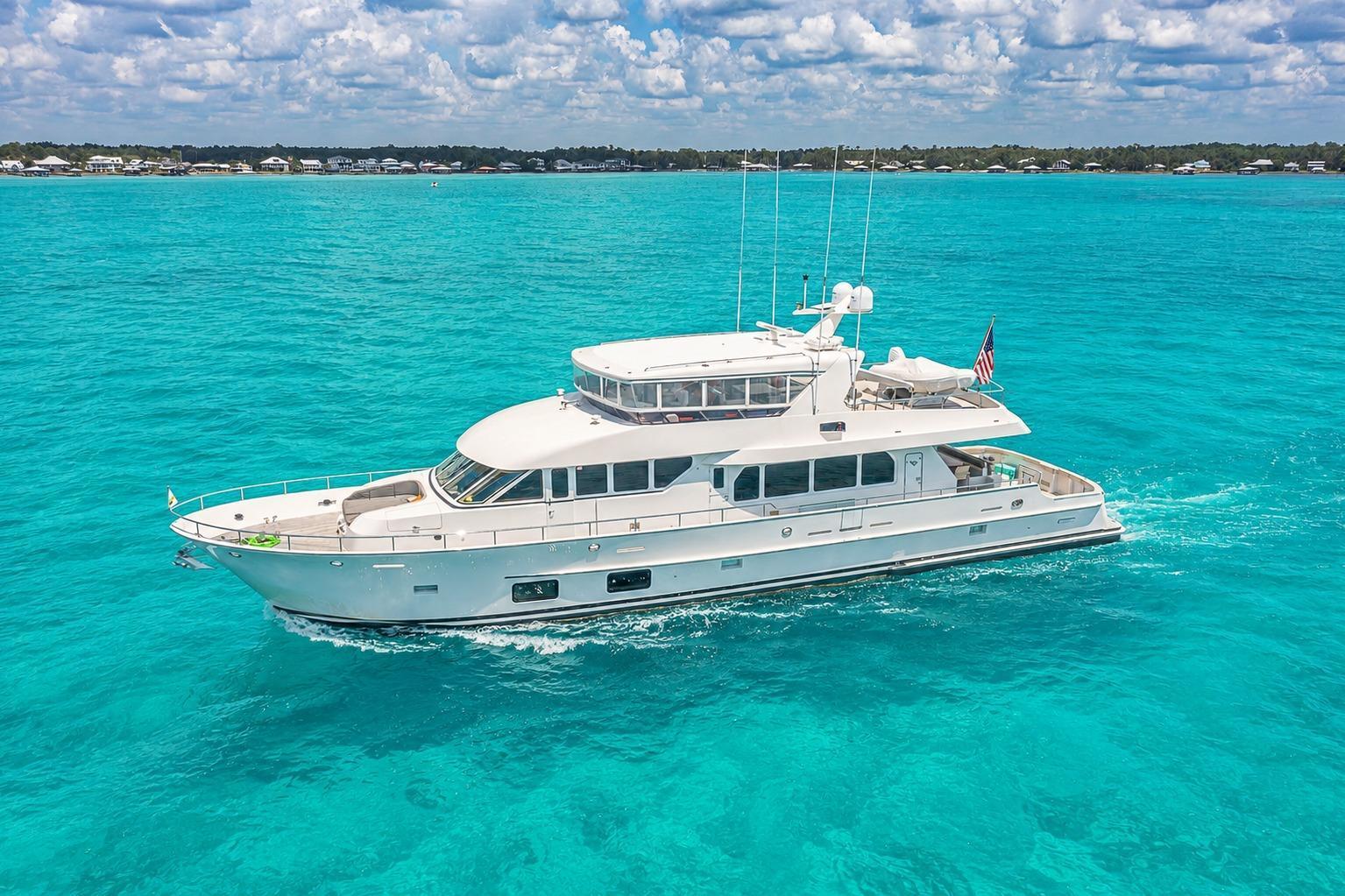 Paragon 92 Cockpit Motoryacht