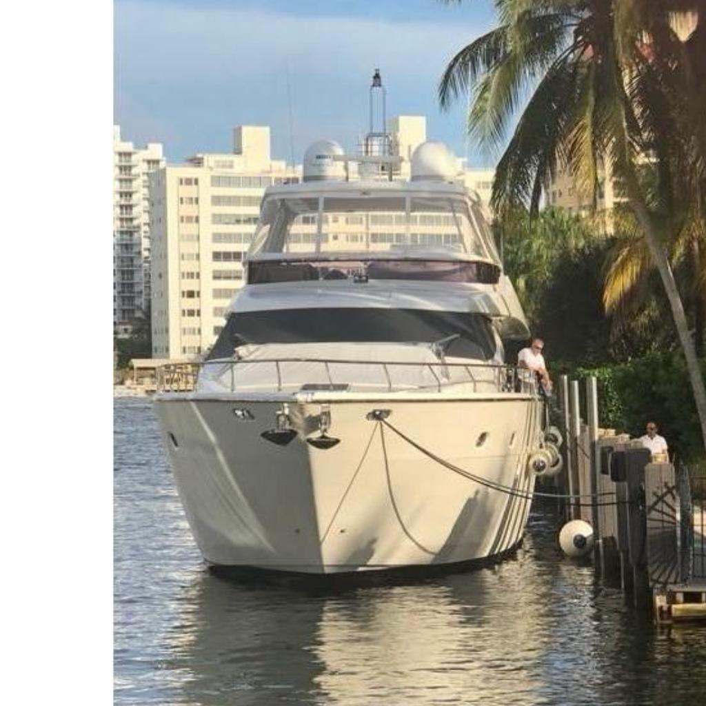 Ferretti 830