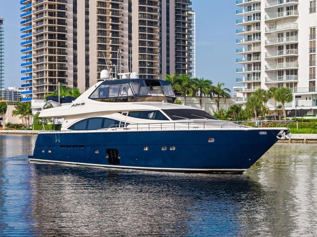 Ferretti 830
