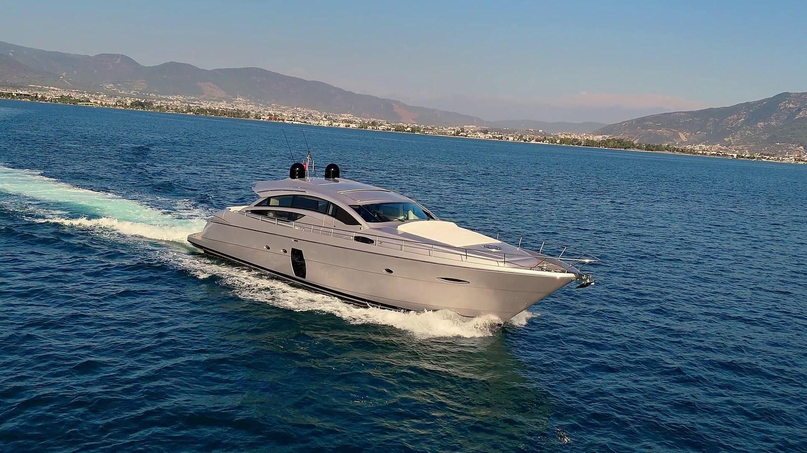 Pershing 72