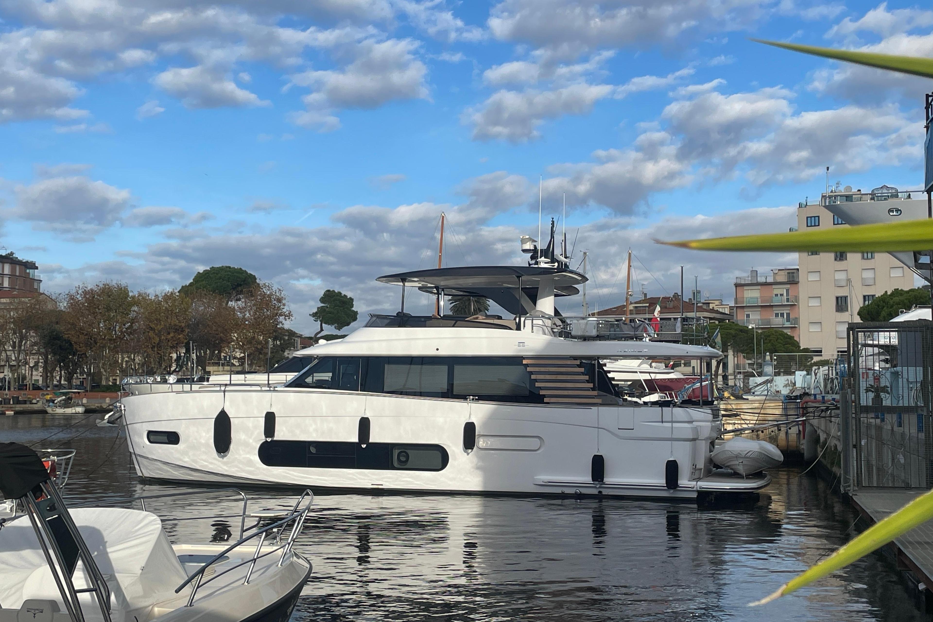 Azimut Magellano 66
