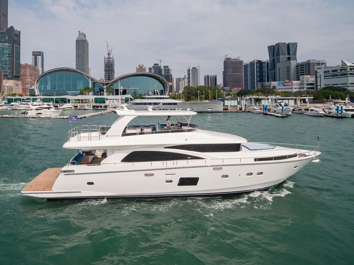 Johnson Flybridge w/Hydraulic Platform
