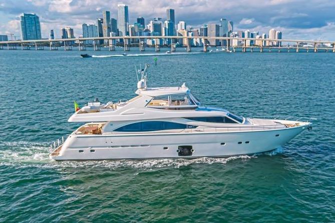 Ferretti 830