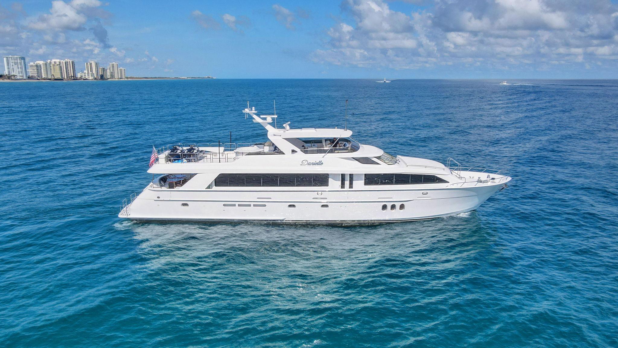 Hatteras 100 Raised Pilothouse