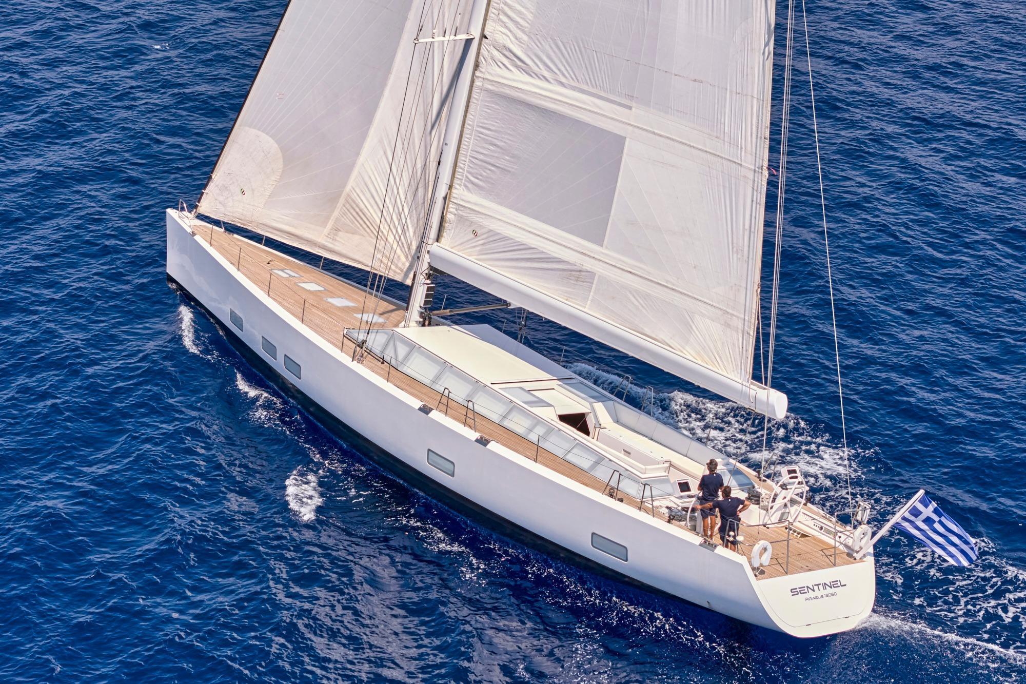 Nautor Swan 82