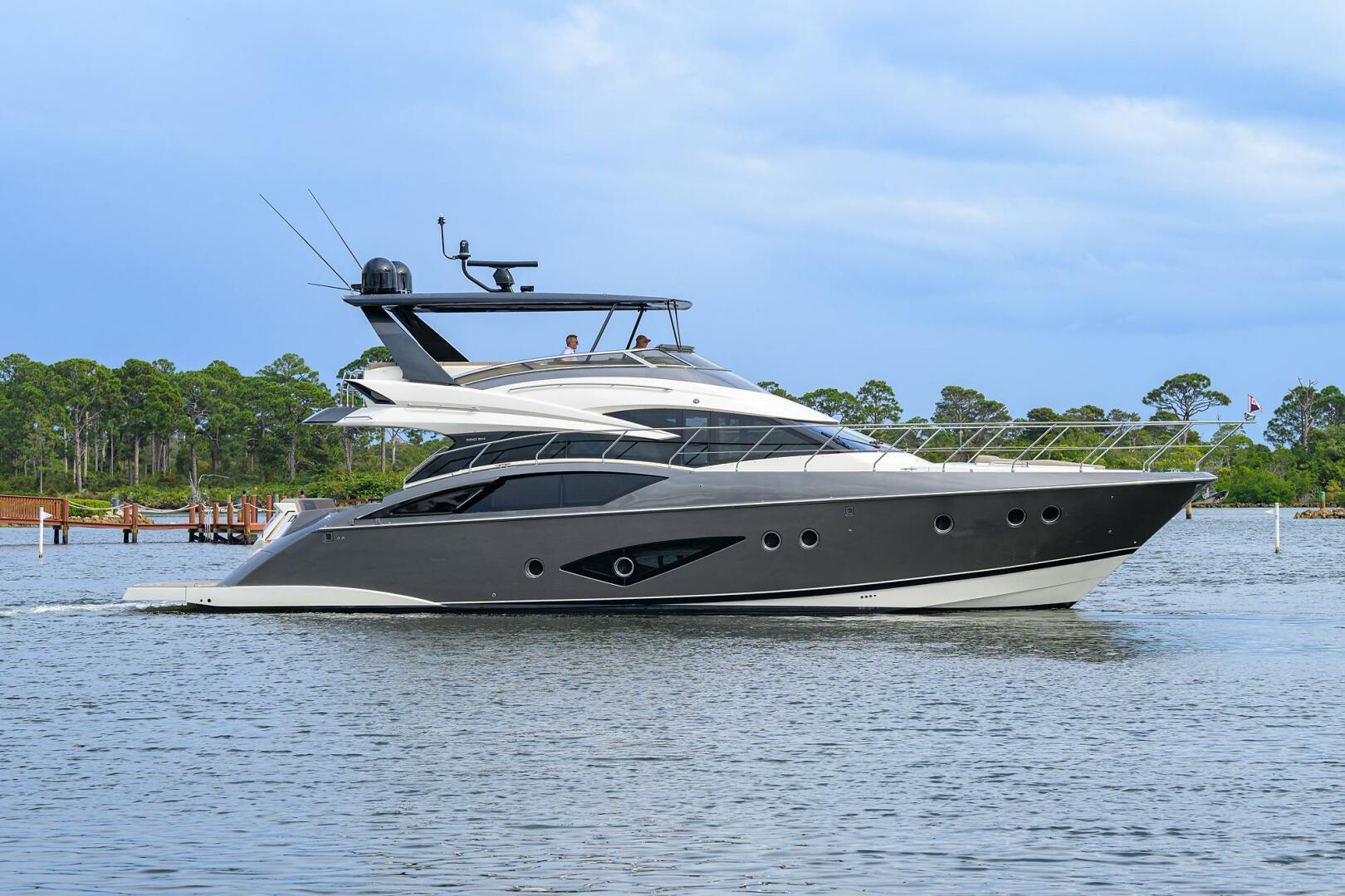 Marquis 660 Sport Yacht